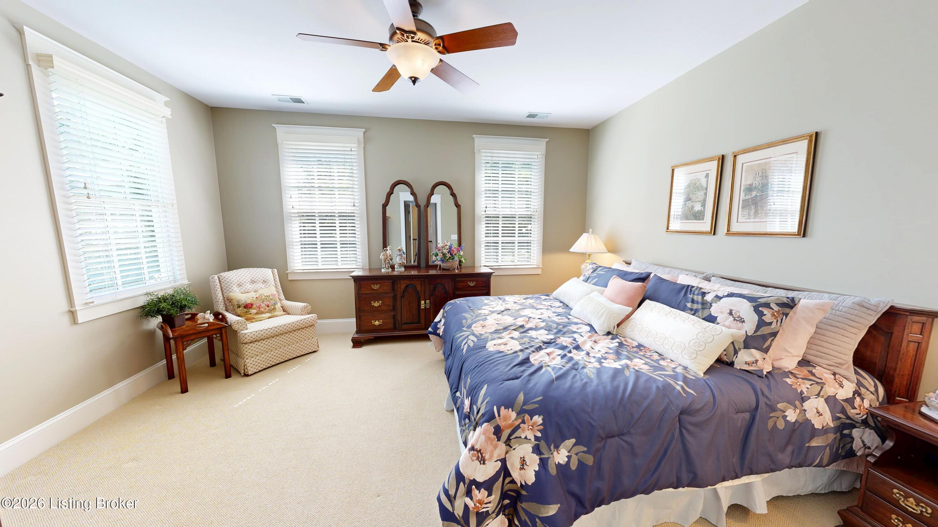10602 Kings Crown Dr Property Photo 28