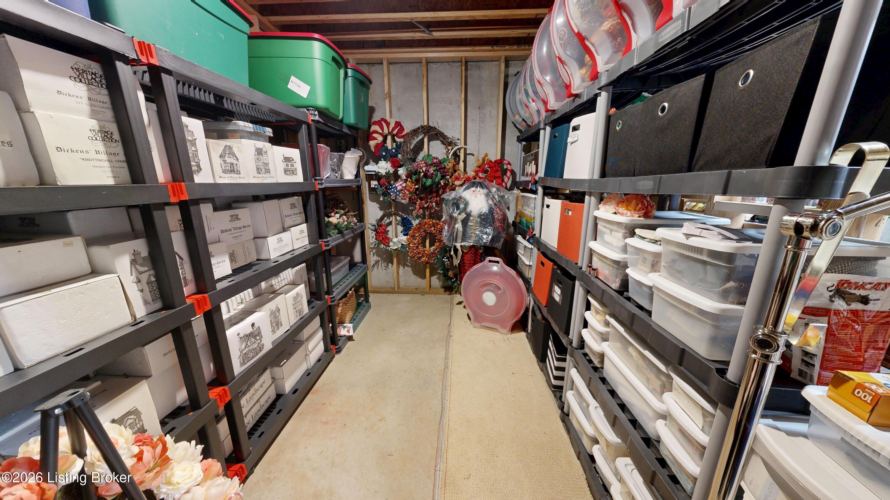 10602 Kings Crown Dr Property Photo 35