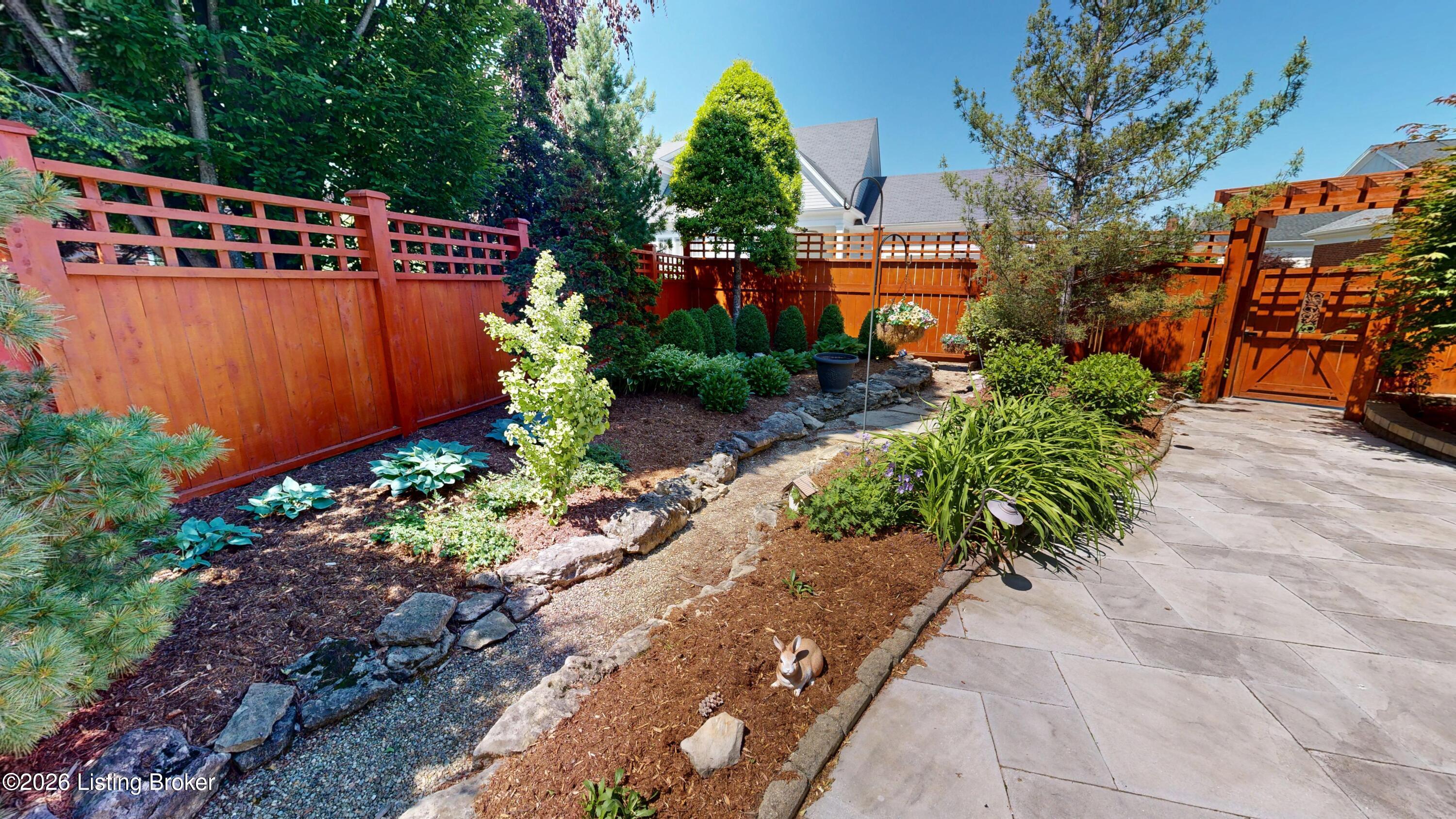 10602 Kings Crown Dr Property Photo 39