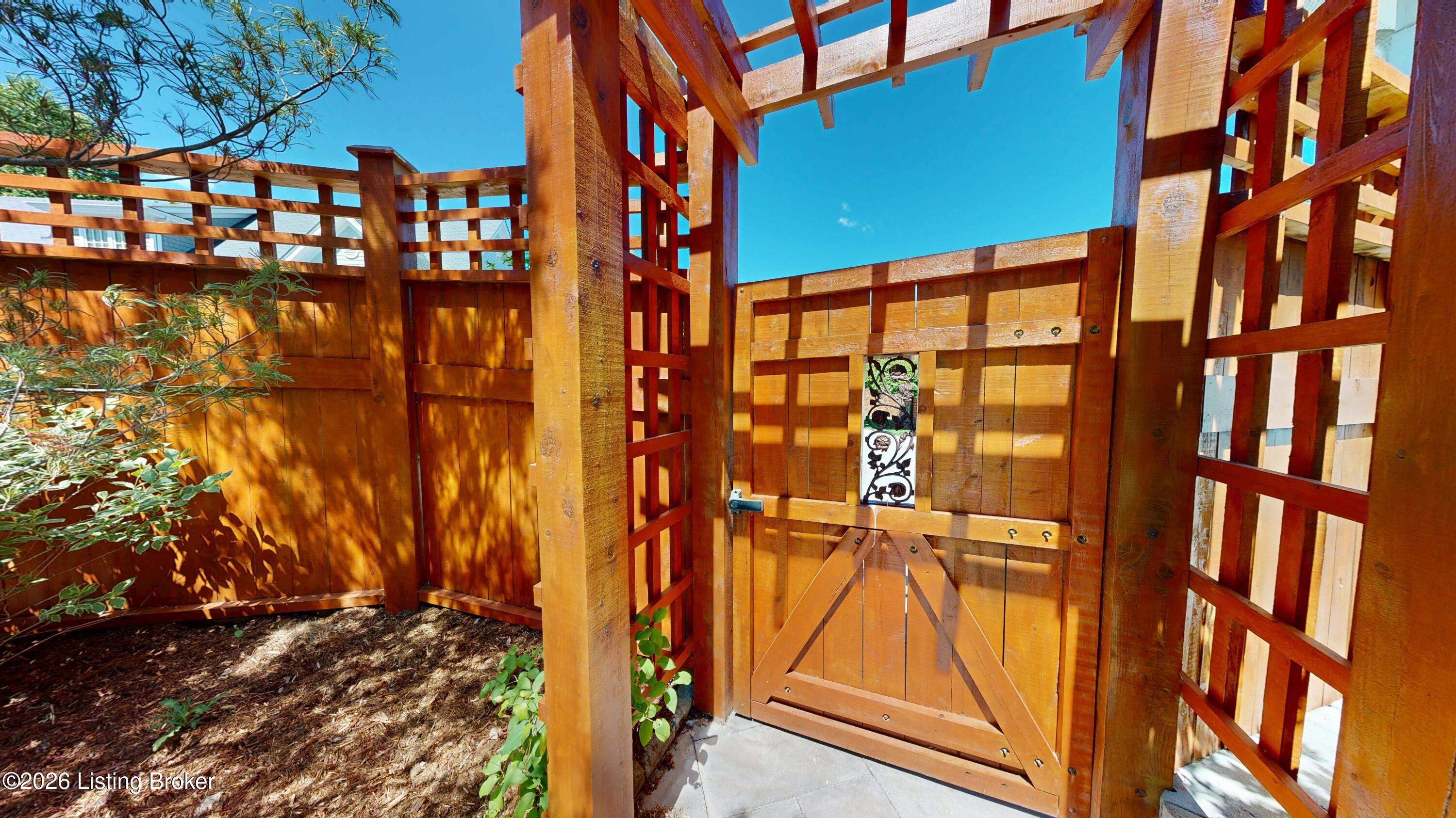 10602 Kings Crown Dr Property Photo 40