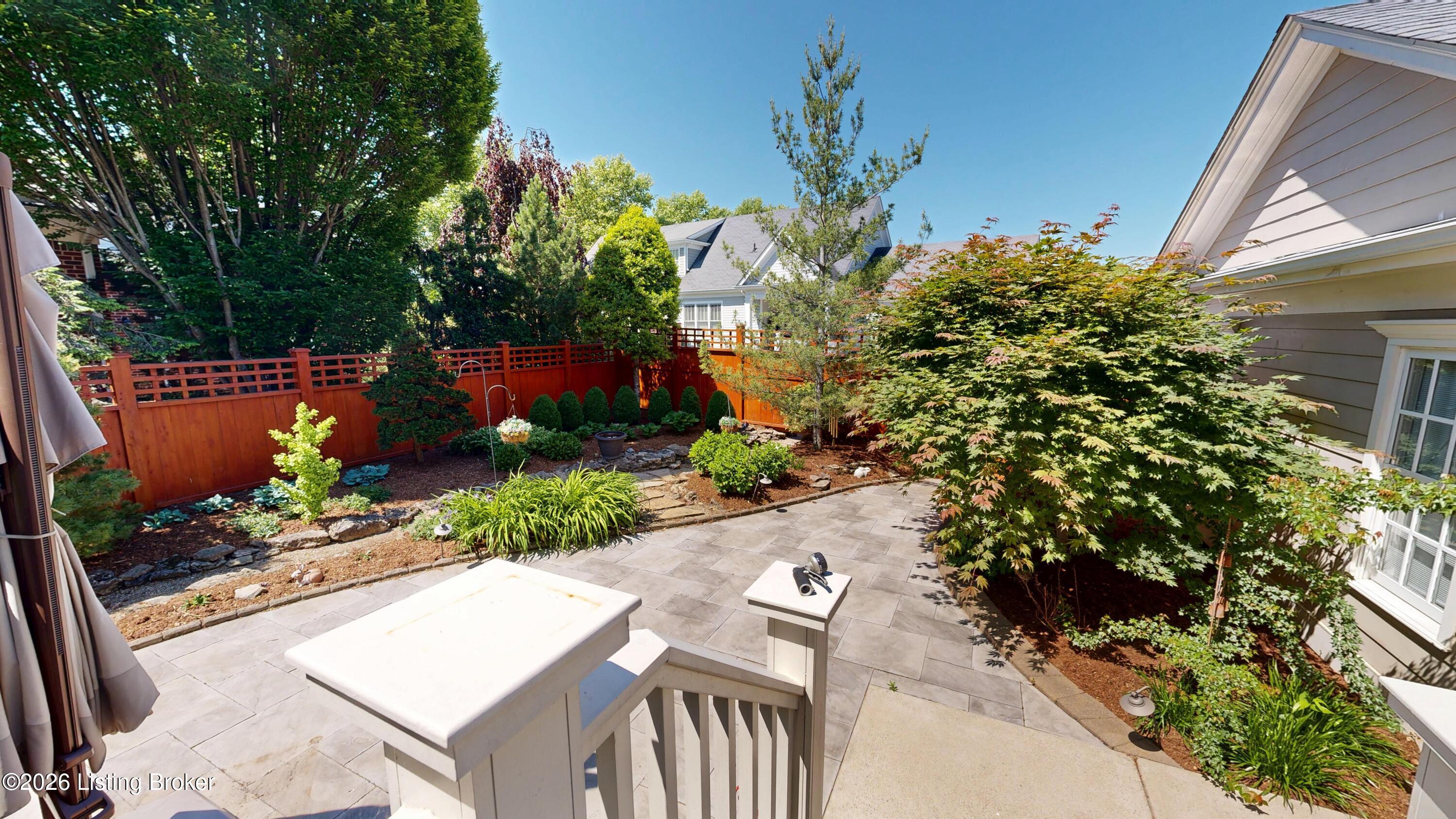 10602 Kings Crown Dr Property Photo 42
