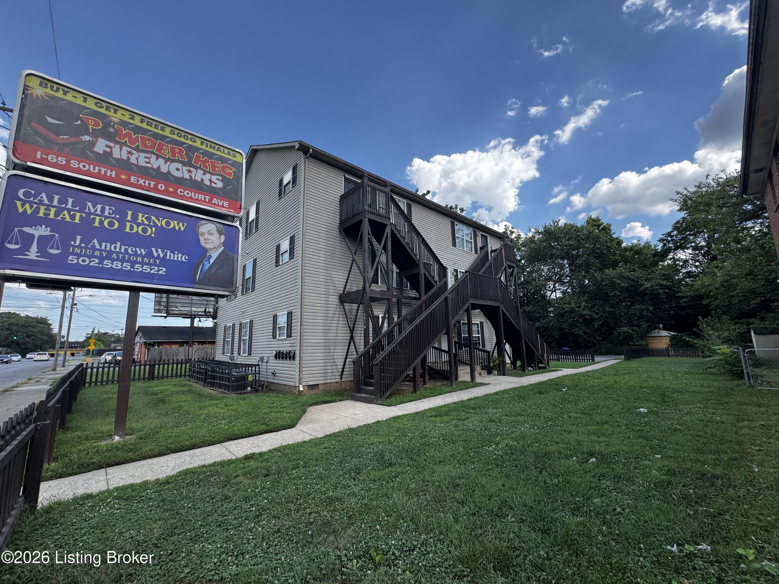 1518 W Oak St Property Photo 1
