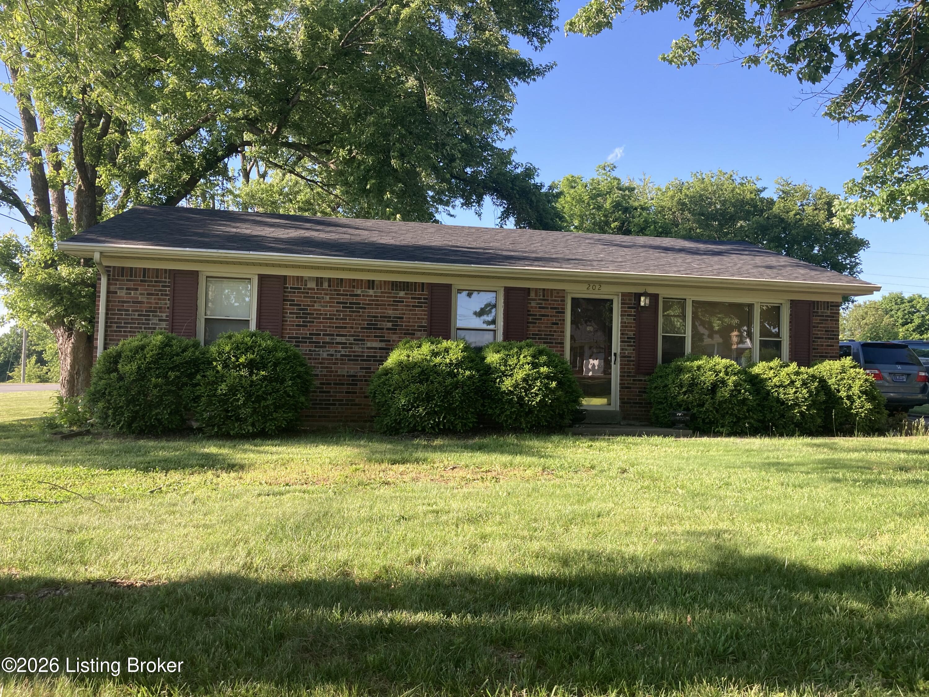 202 Saint Thomas Ct Property Photo 3