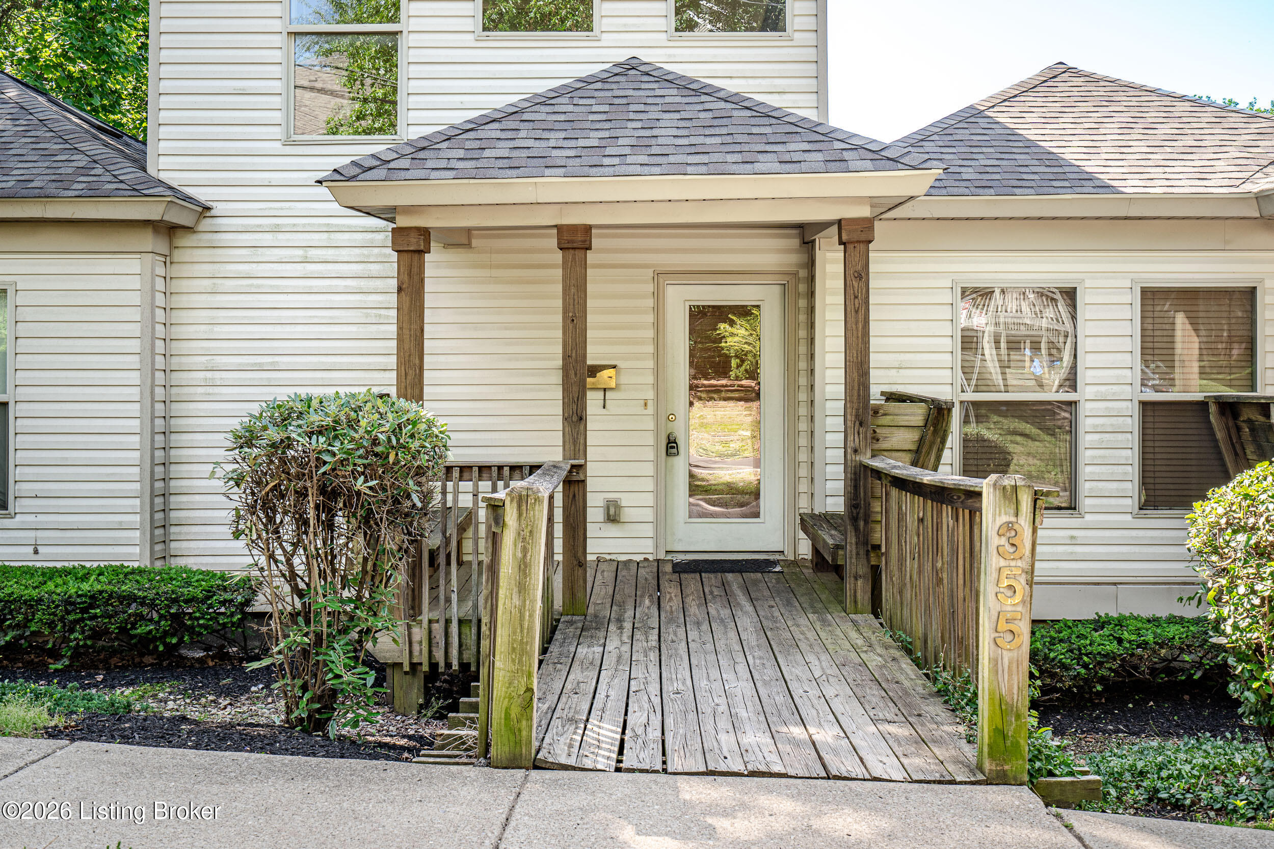 355 Kenilworth Rd Property Photo 2