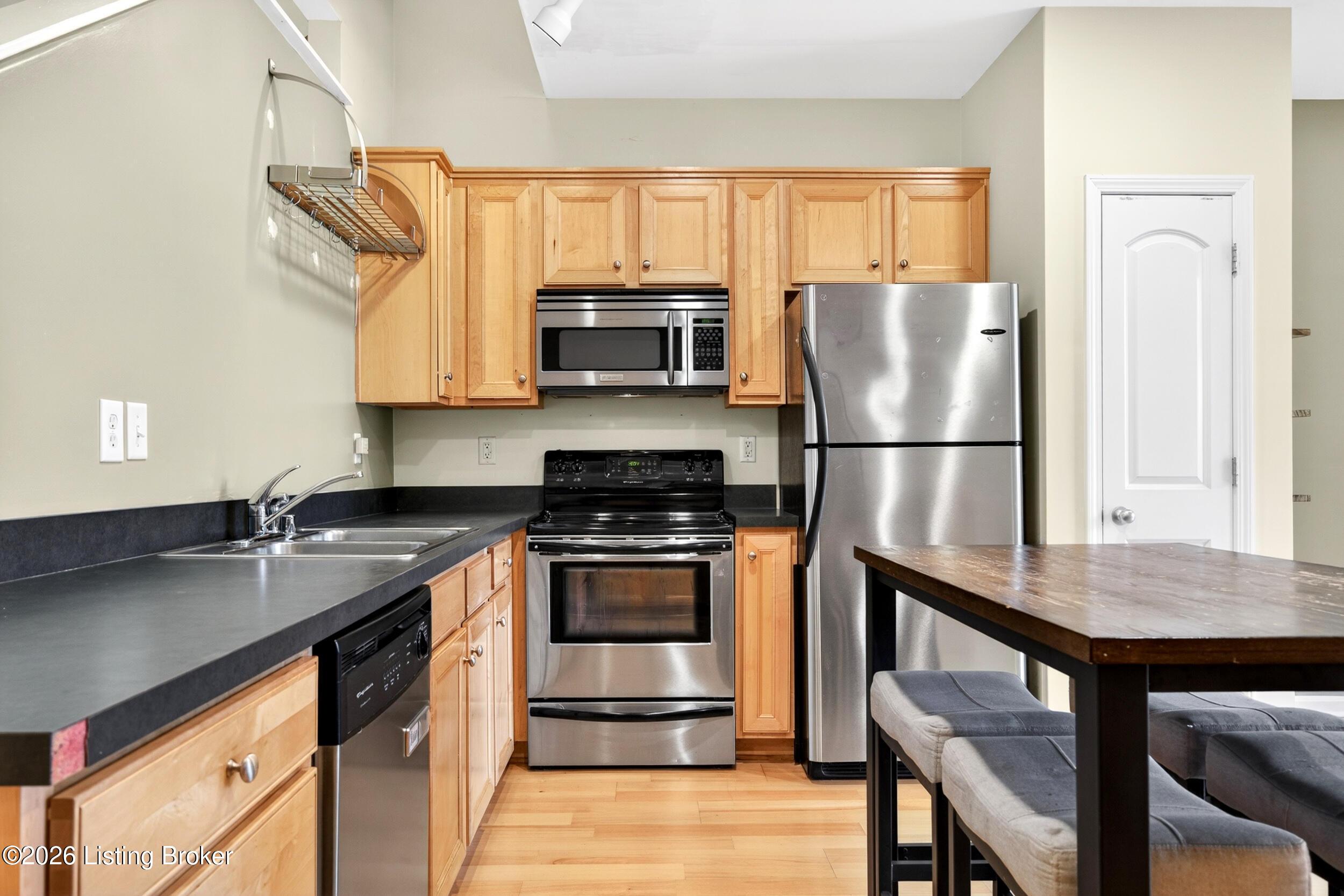 355 Kenilworth Rd Property Photo 6