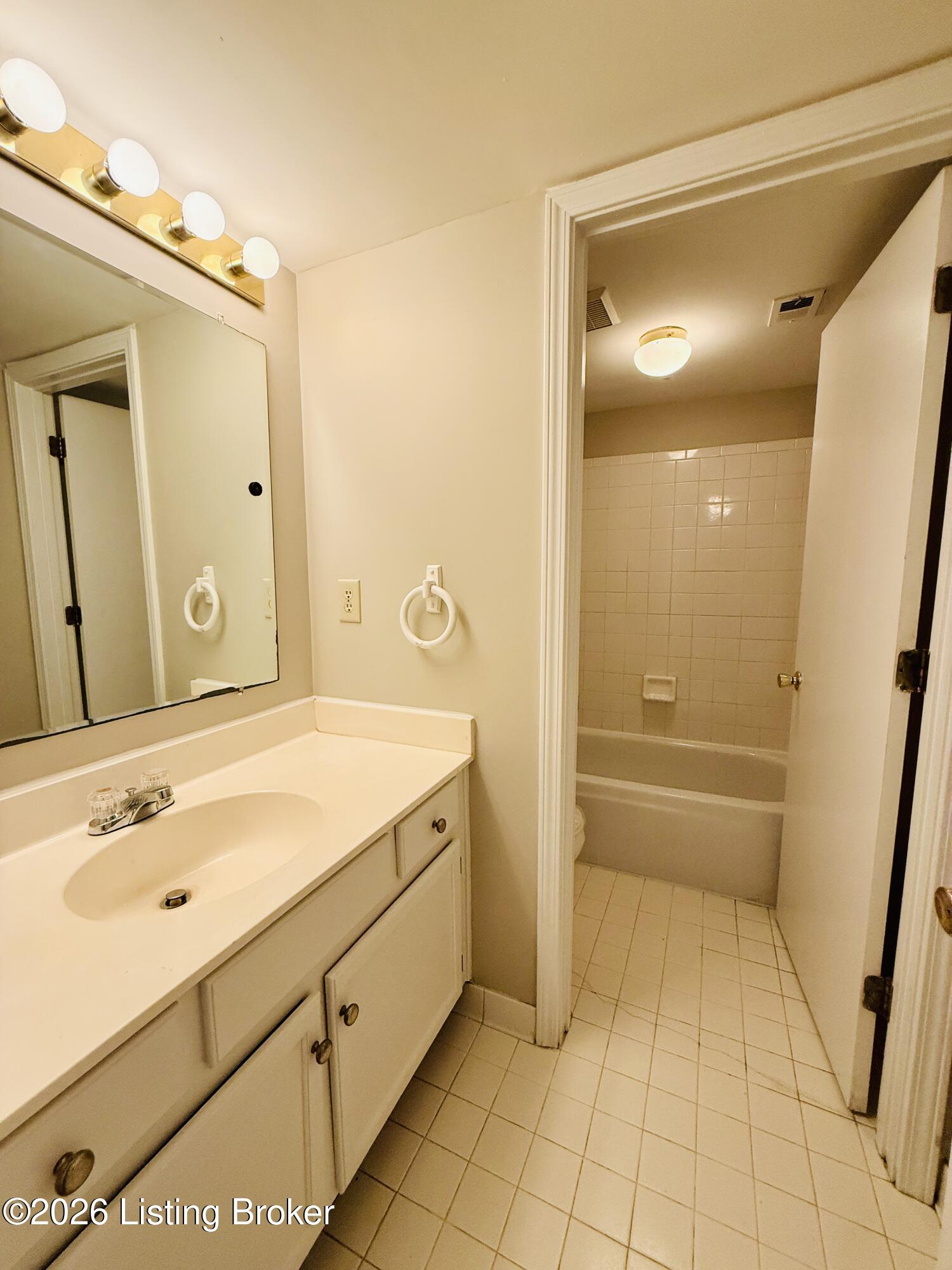 3208 Brightside Ct Property Photo 20