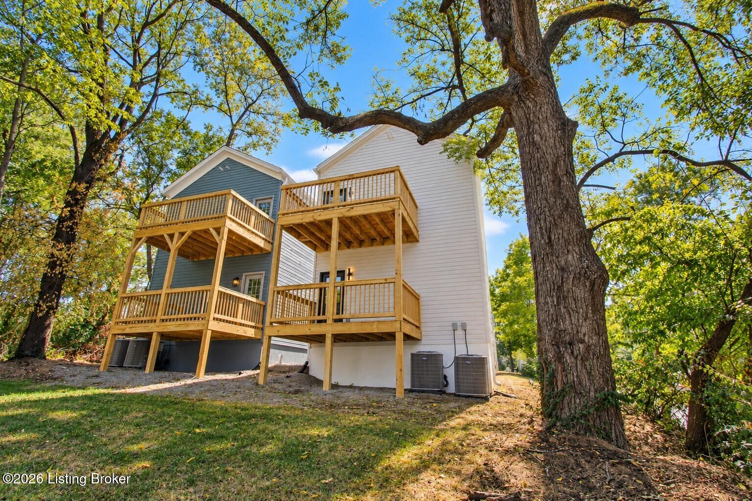 601 E Hill St A & B Property Photo 7
