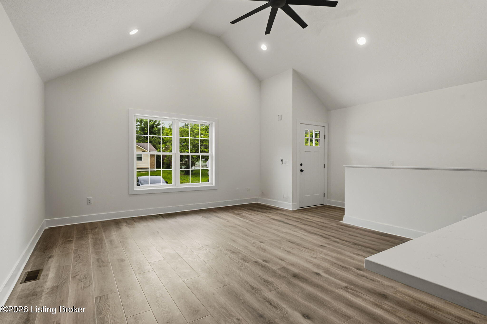 702 1/2 Monin Rd Property Photo 4
