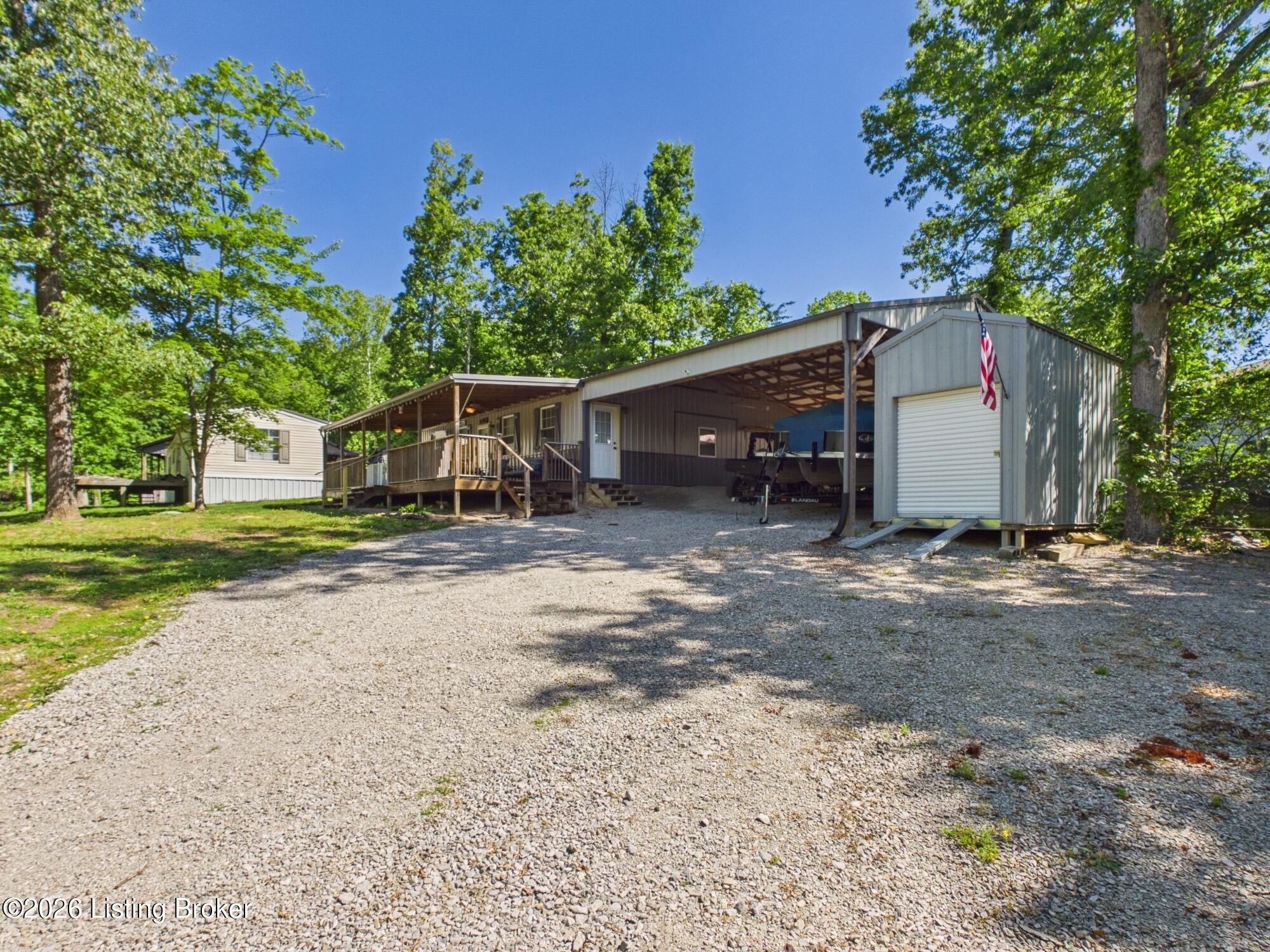 1520 Ambassador Loop Property Photo 4