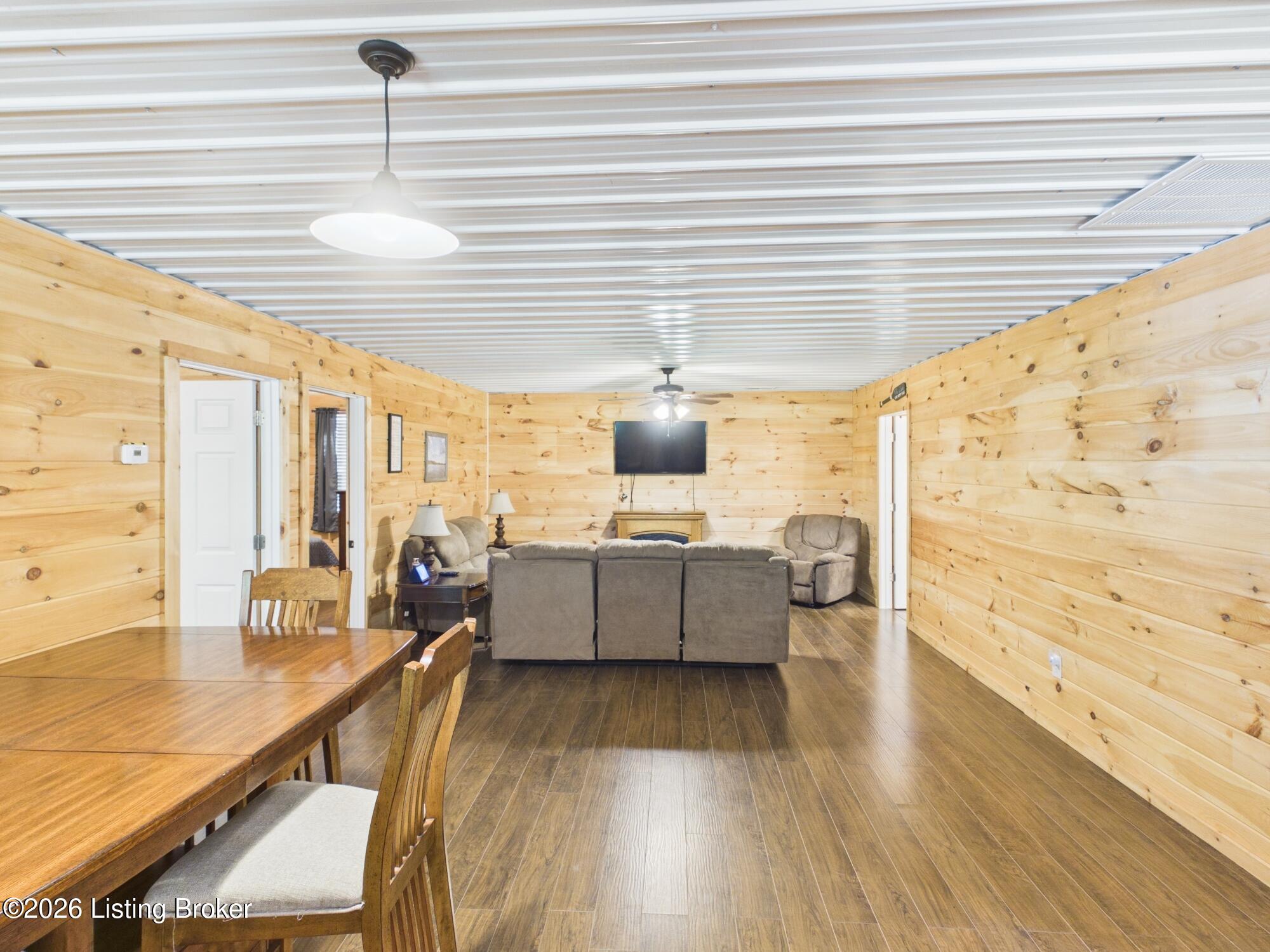 1520 Ambassador Loop Property Photo 11