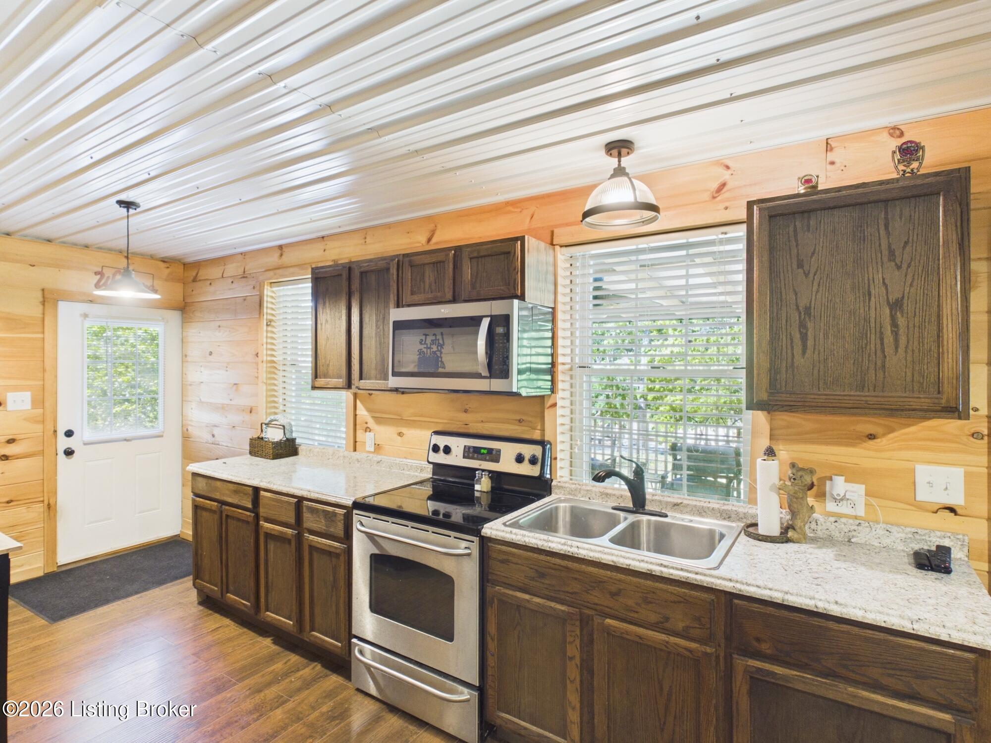 1520 Ambassador Loop Property Photo 15