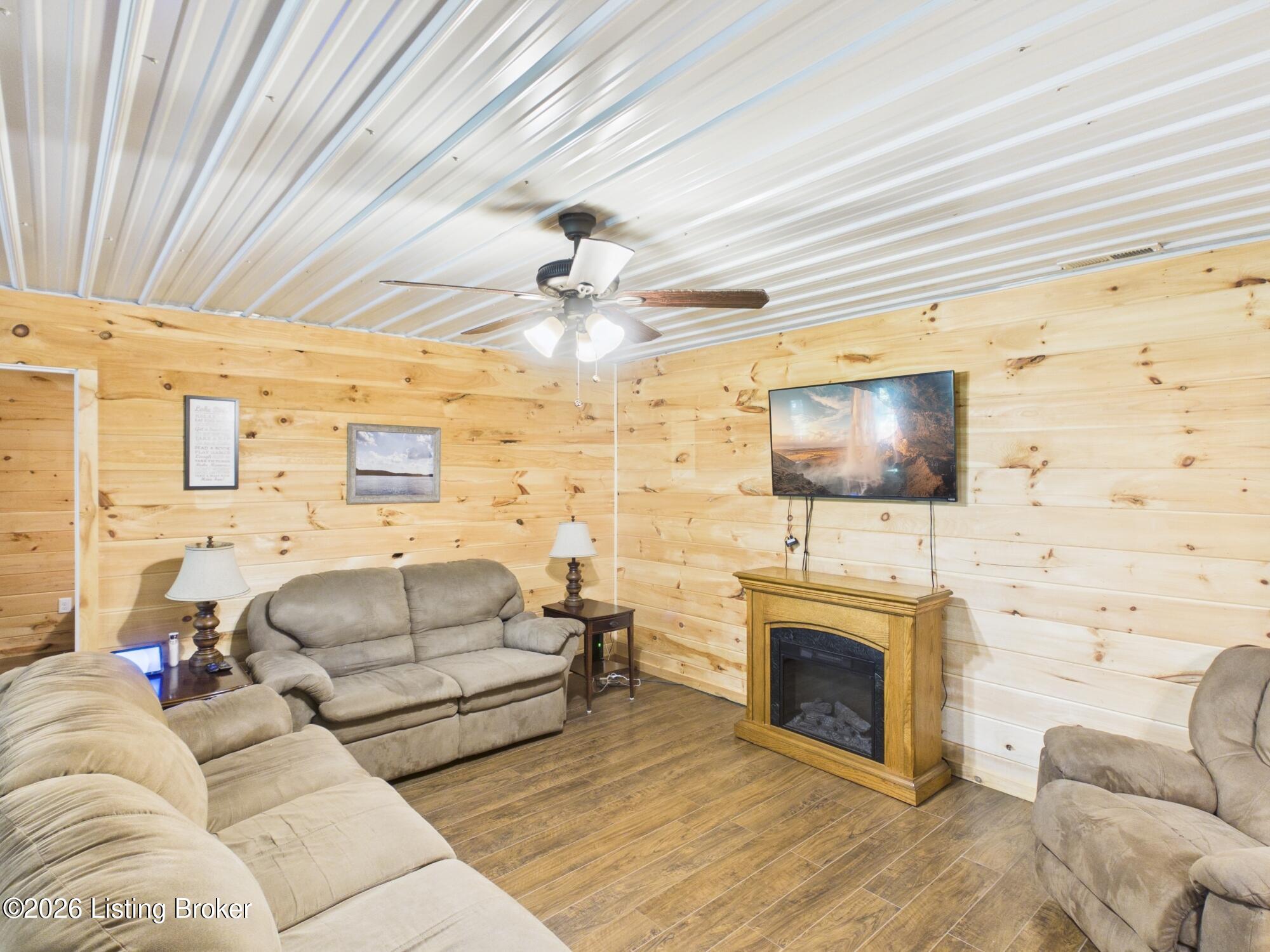 1520 Ambassador Loop Property Photo 18