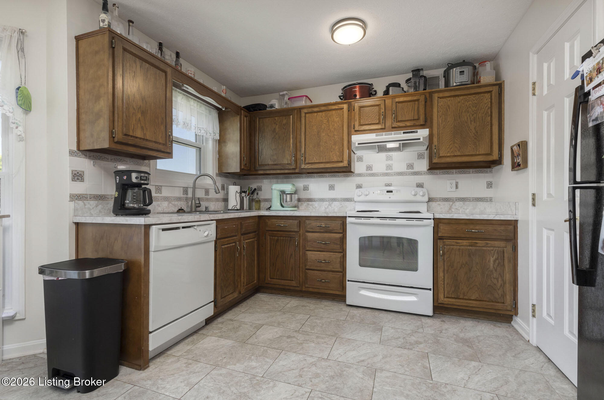 10000 Evening Star Dr Property Photo 5