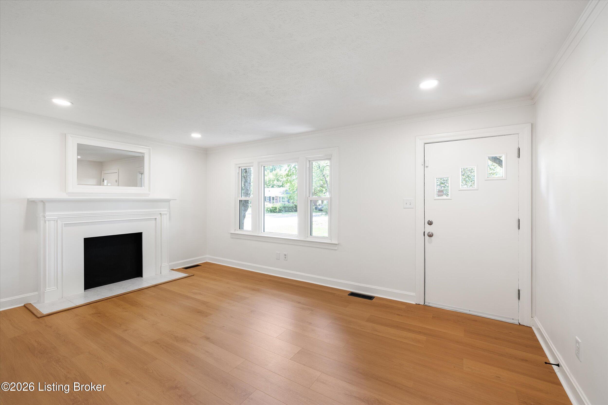 2403 Mercer Ave Property Photo 6