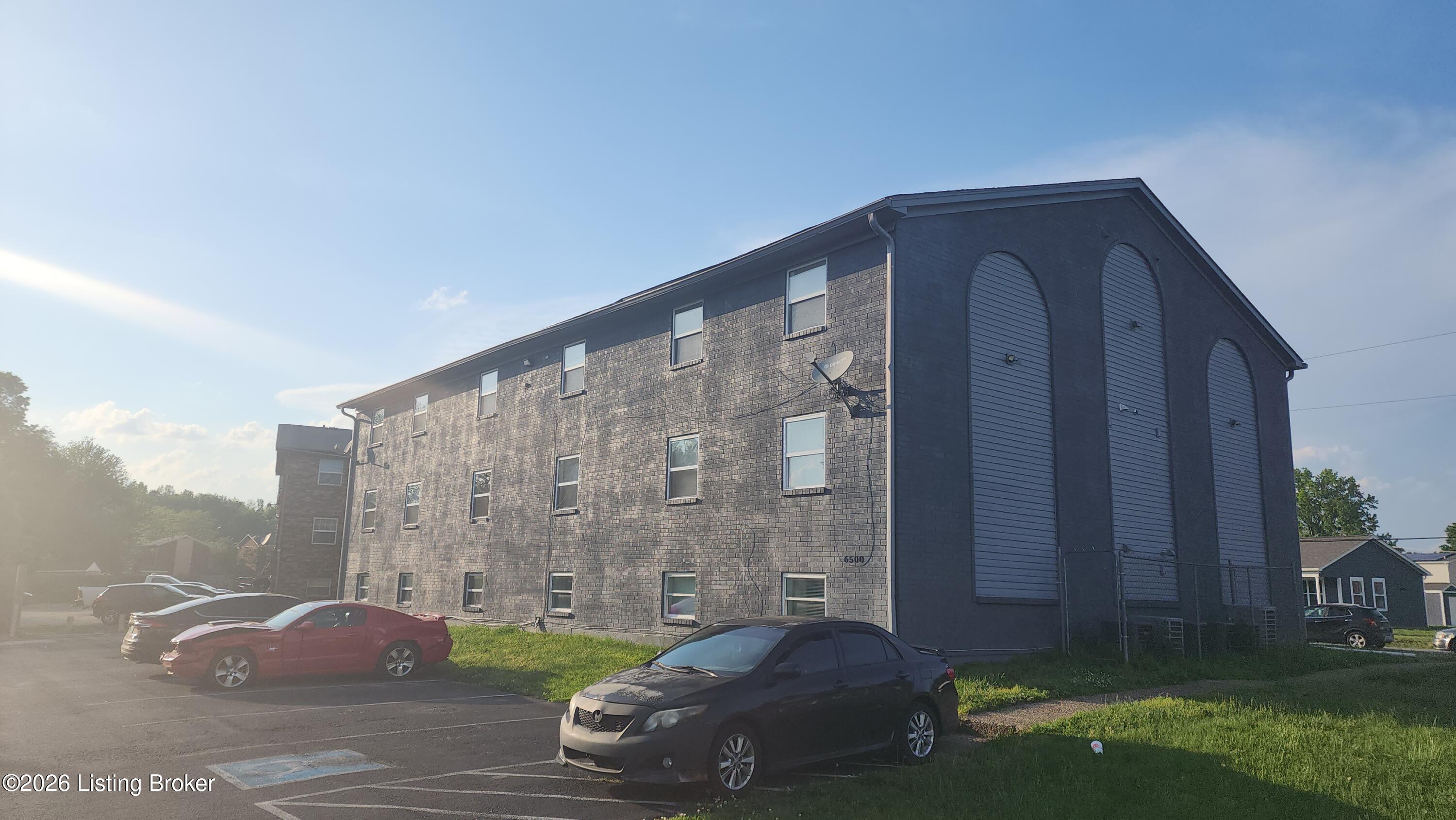 6500 Hackel Dr Property Photo 4