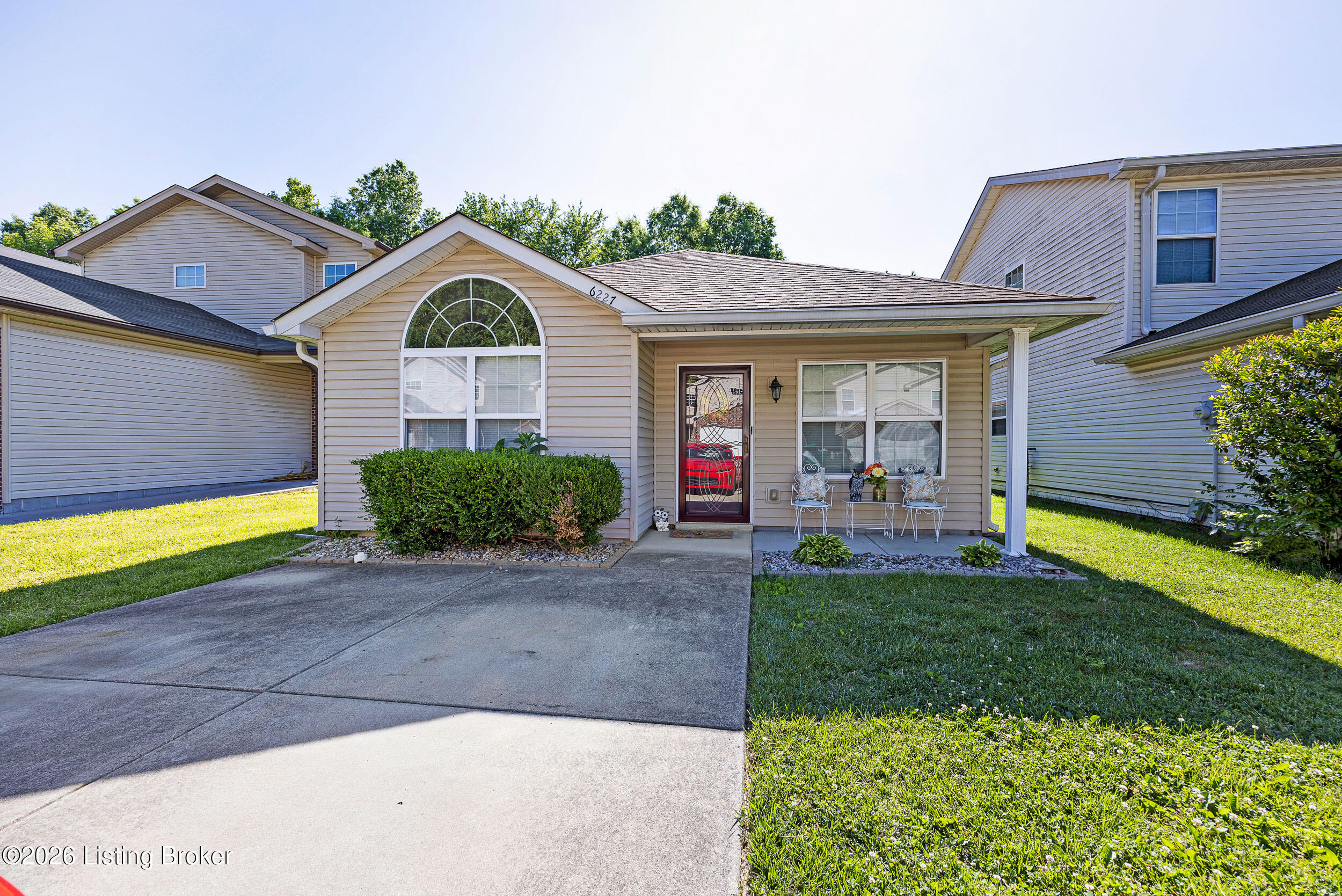 6227 Valley Forest Dr Property Photo 1