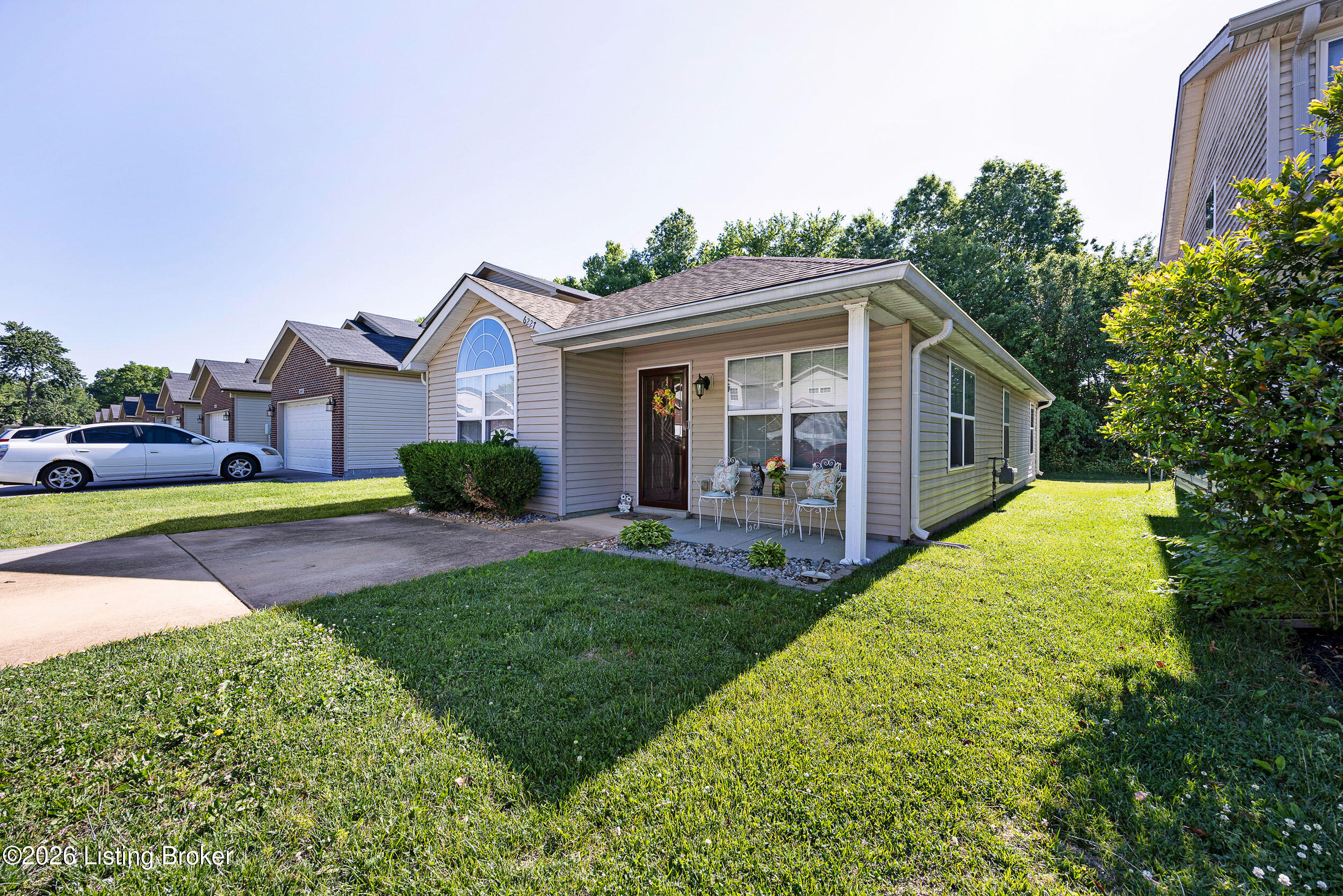 6227 Valley Forest Dr Property Photo 2
