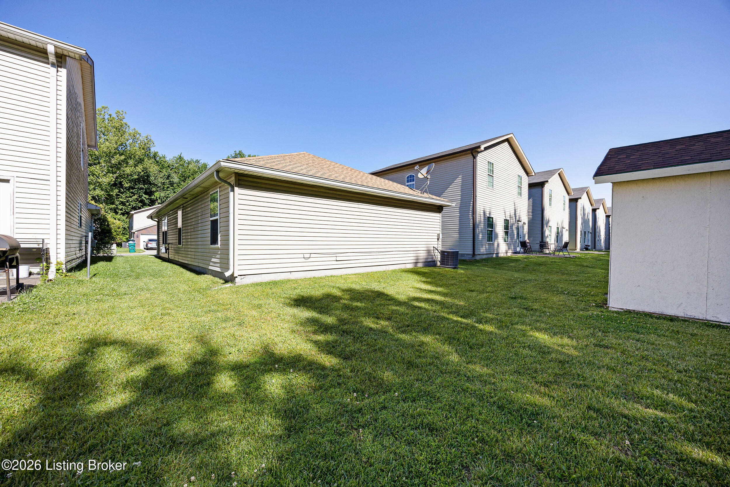 6227 Valley Forest Dr Property Photo 4