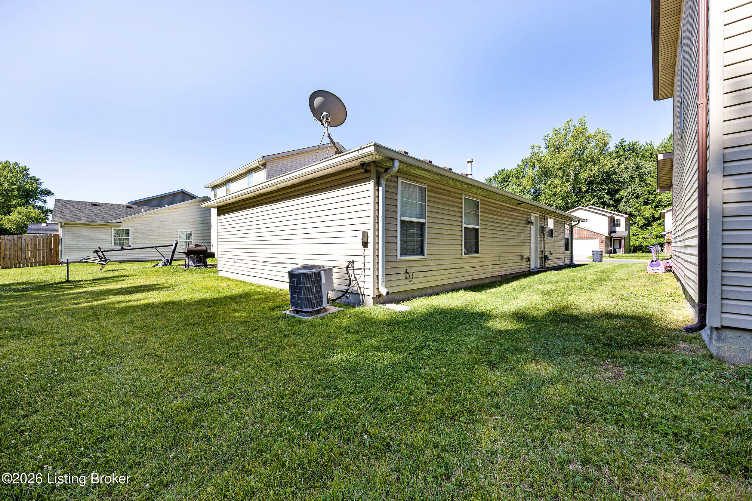 6227 Valley Forest Dr Property Photo 5