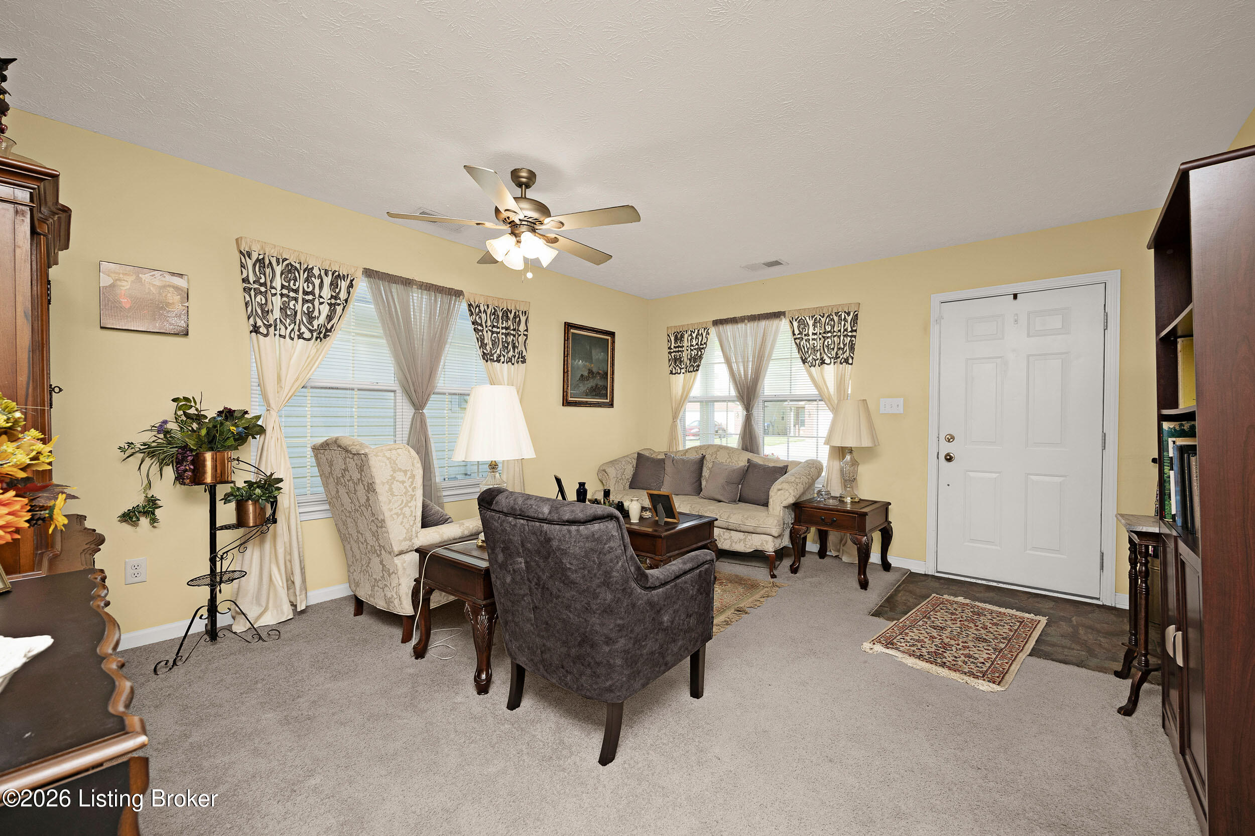 6227 Valley Forest Dr Property Photo 6
