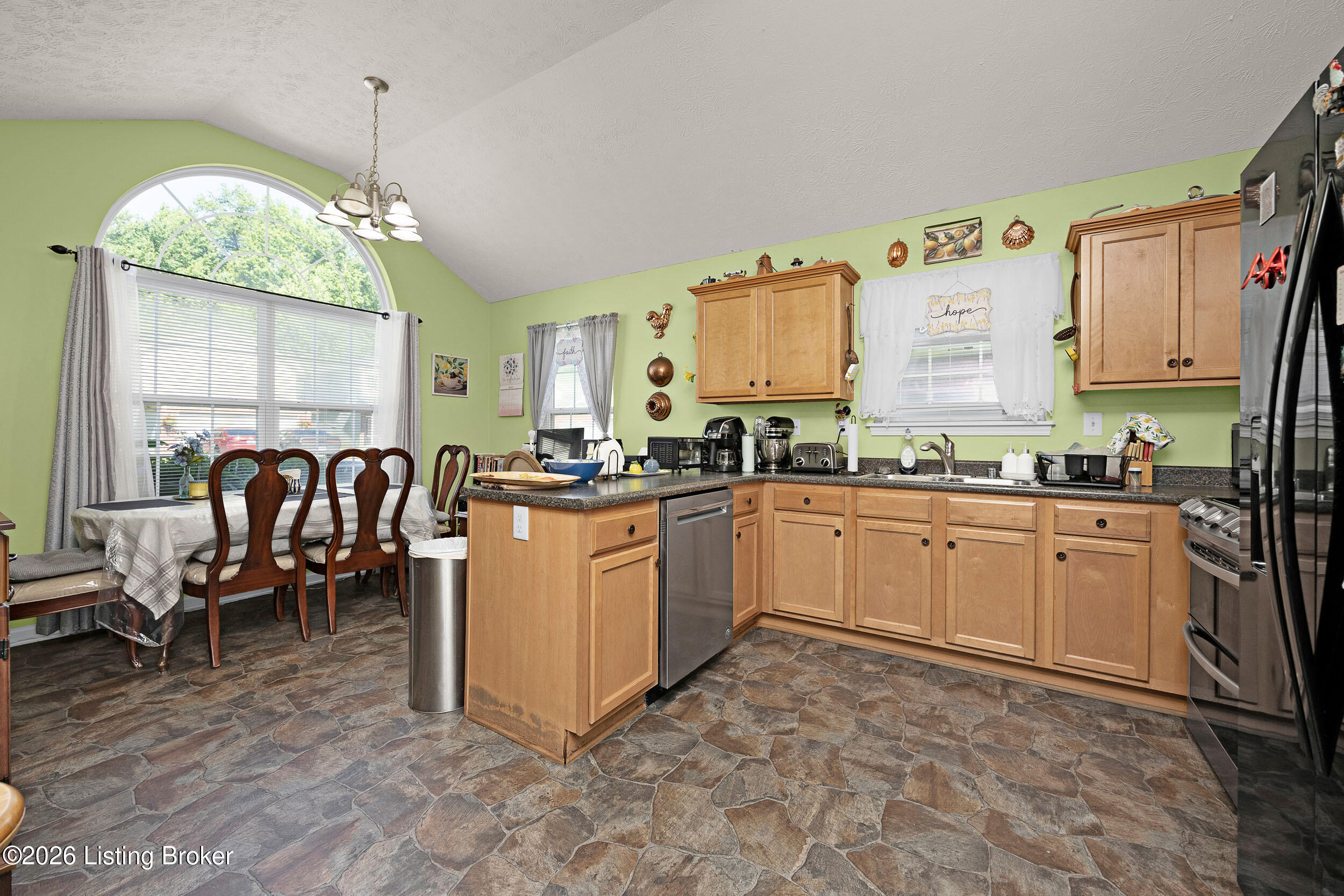 6227 Valley Forest Dr Property Photo 7
