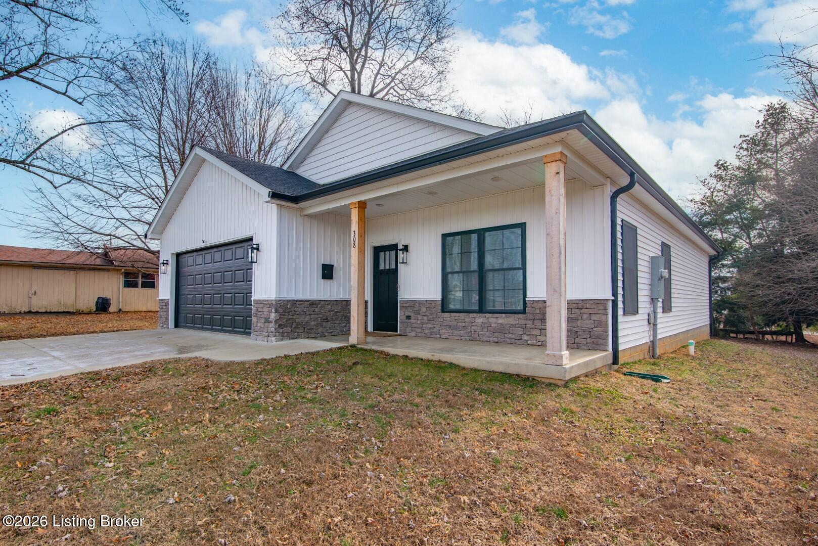 308 Lincoln St Property Photo 3