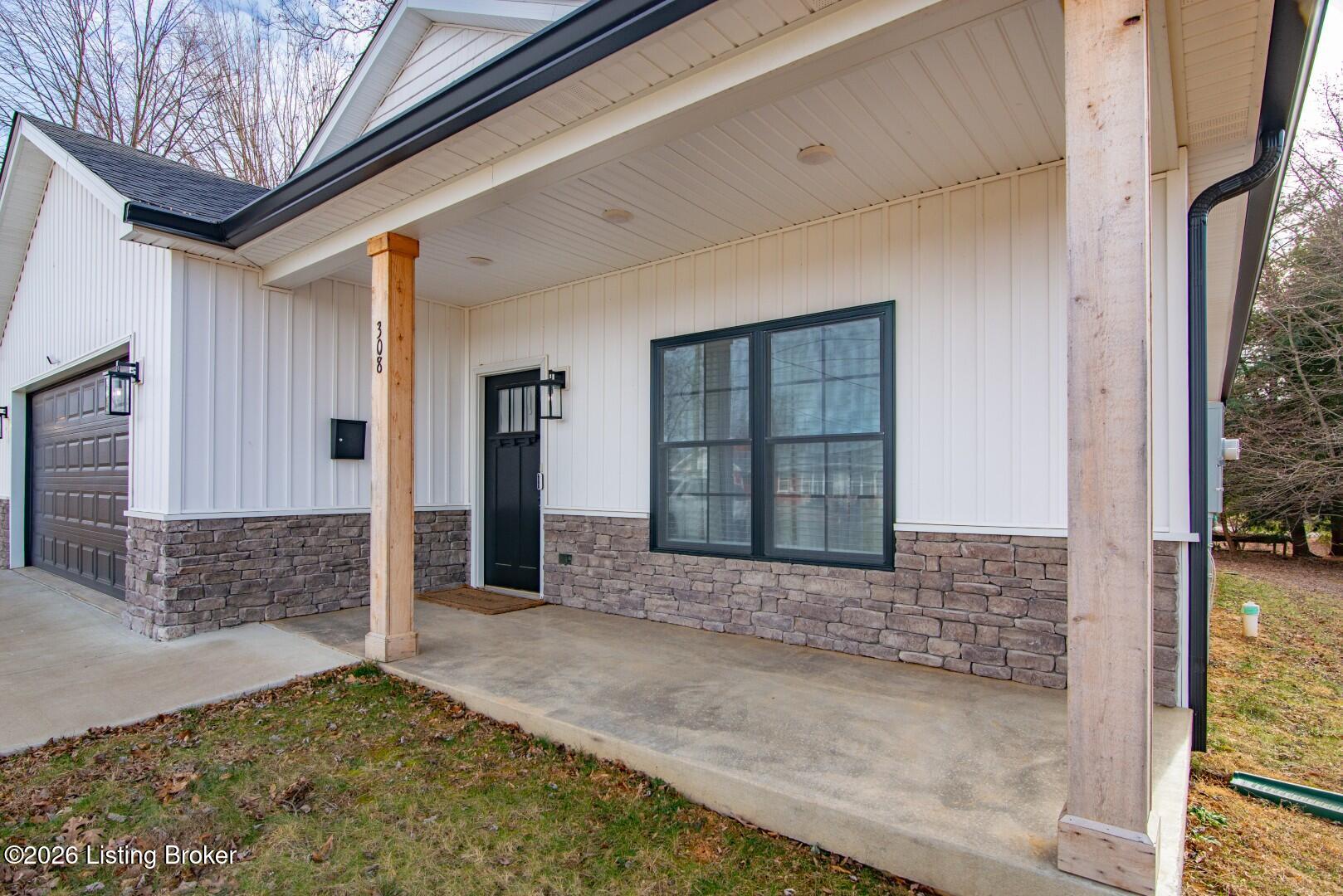 308 Lincoln St Property Photo 4