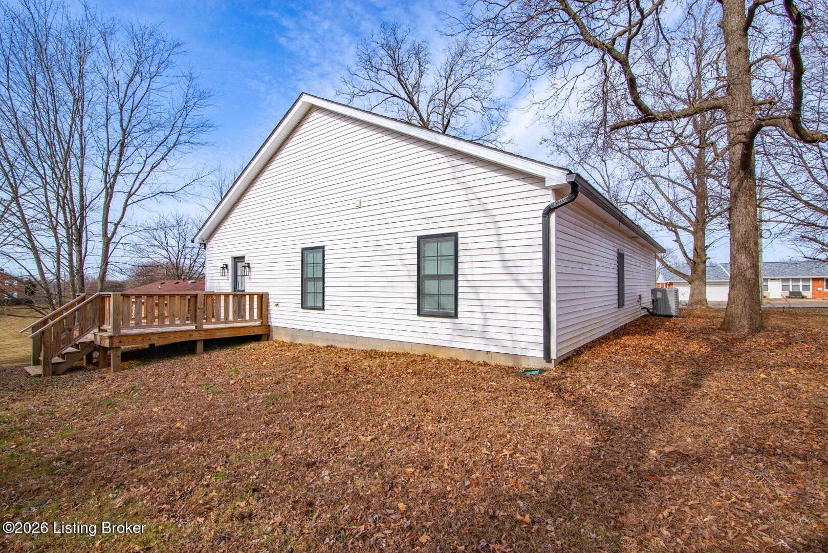 308 Lincoln St Property Photo 8