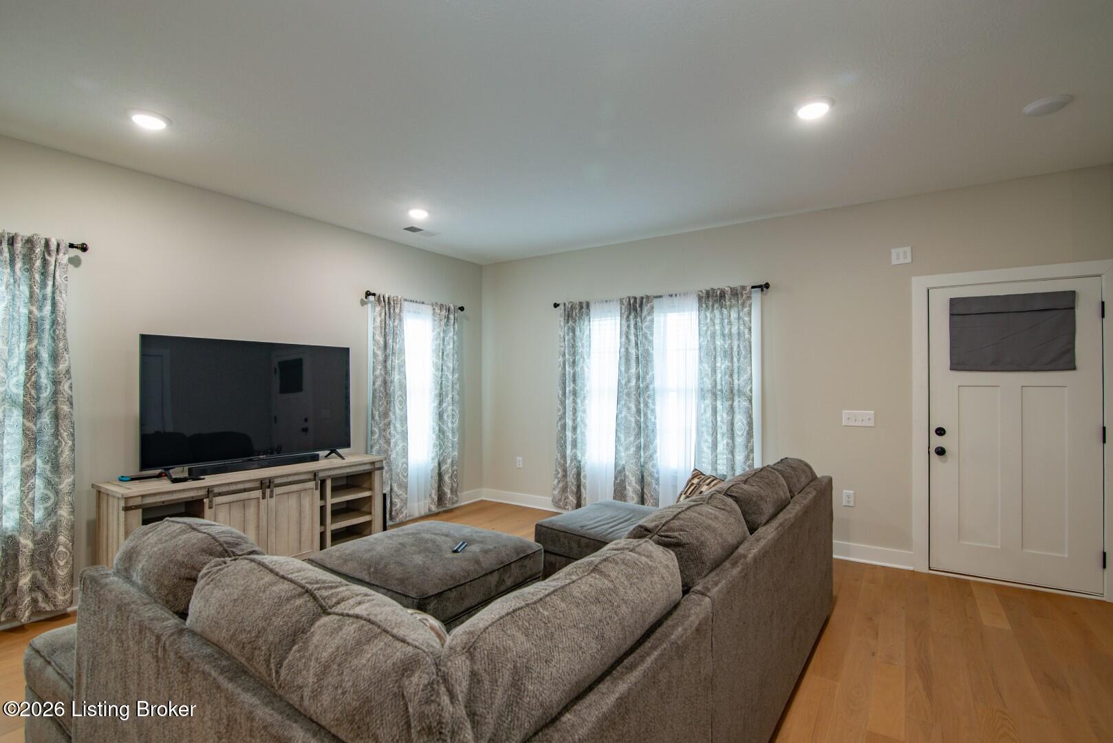 308 Lincoln St Property Photo 10