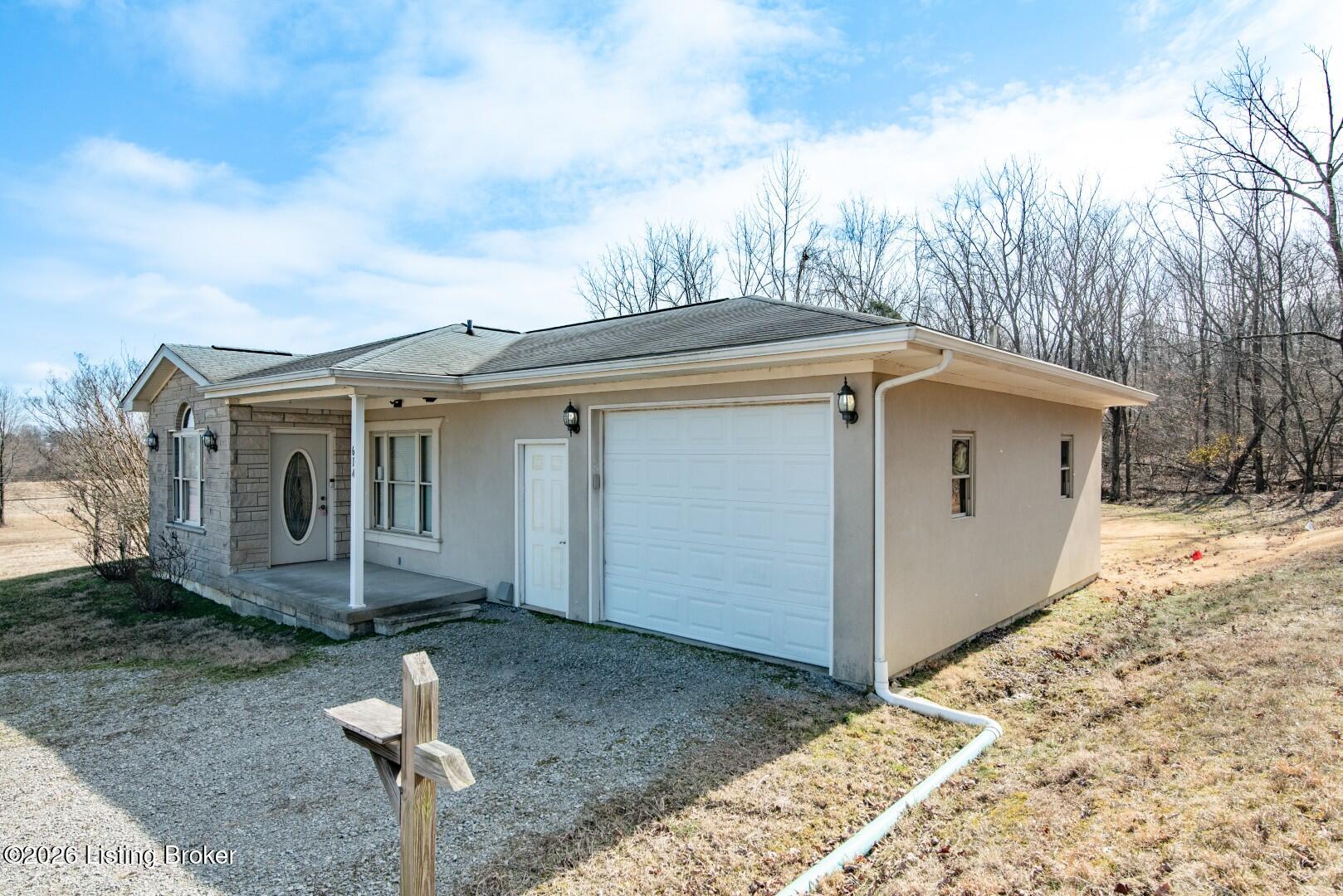 614 Lilac Rd Property Photo 2