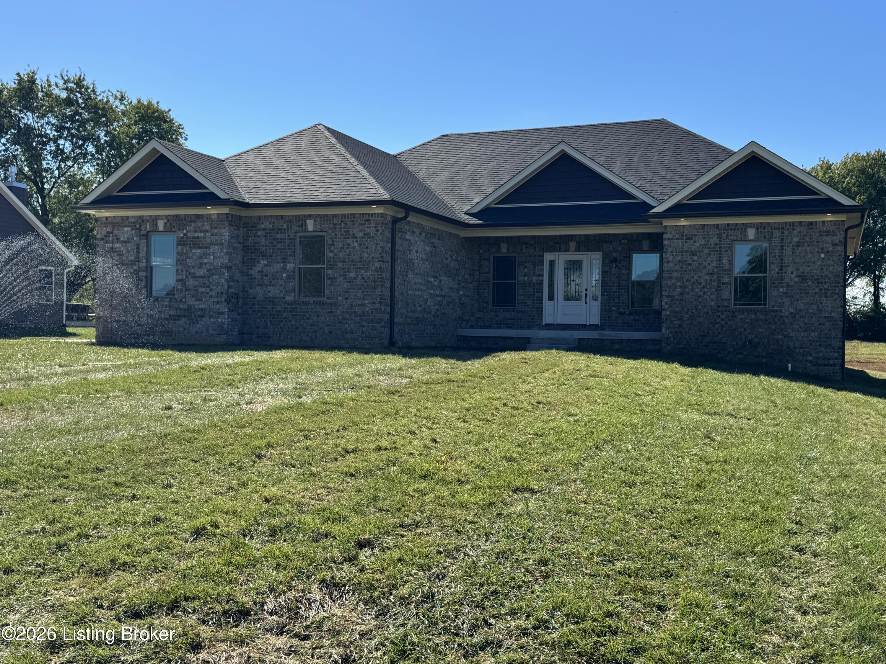 381 Robin Way Property Photo 1