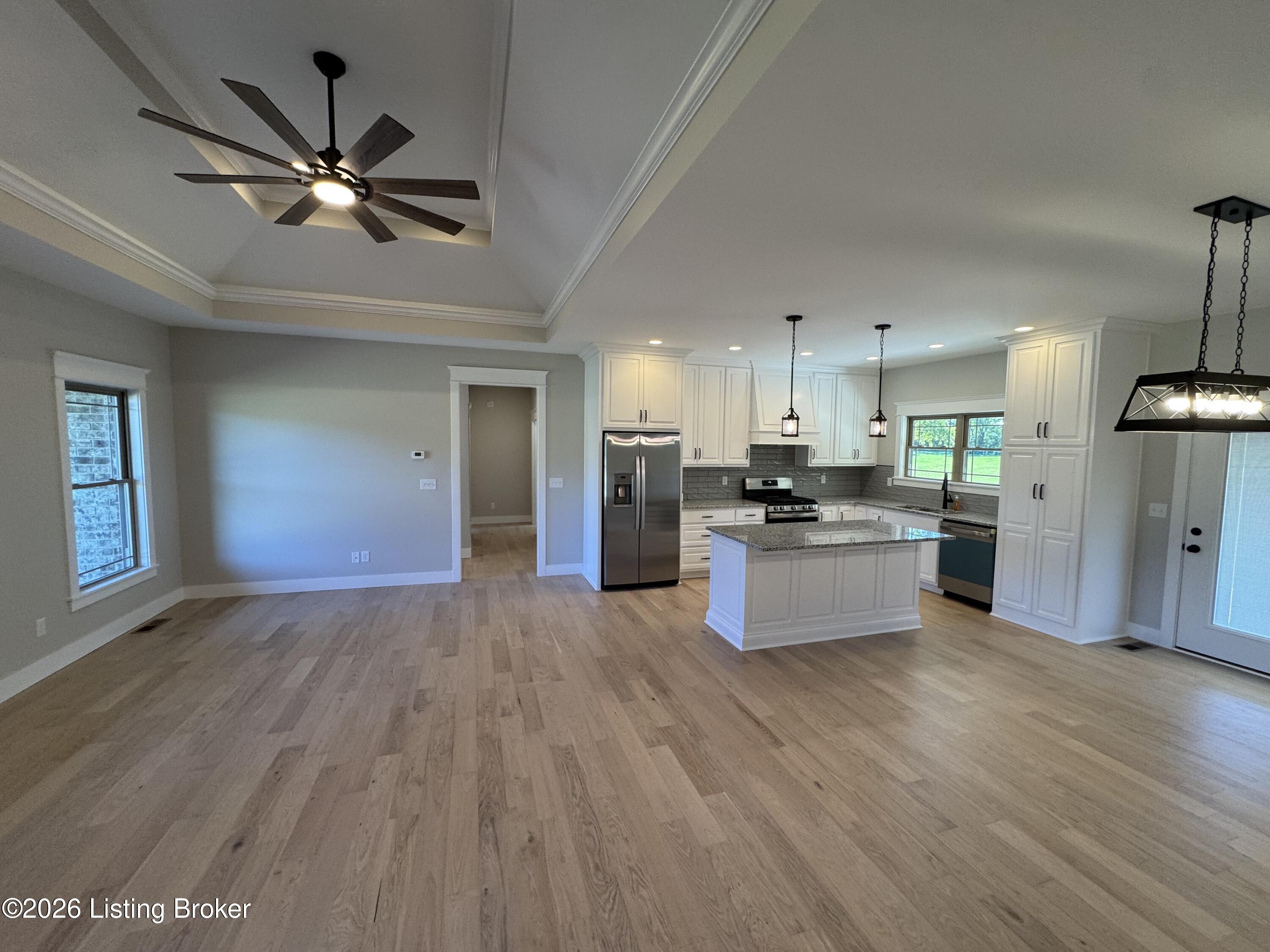 381 Robin Way Property Photo 5