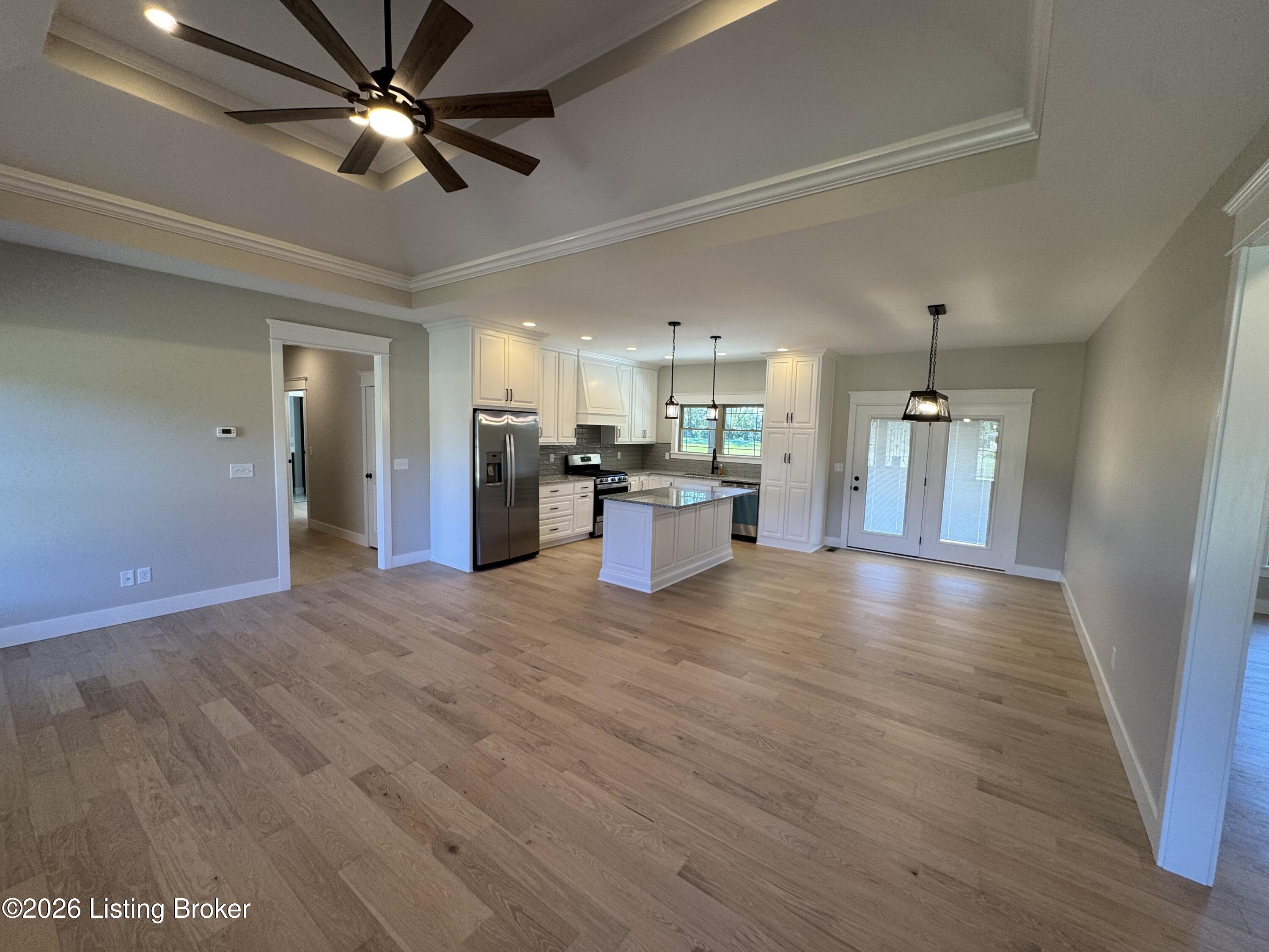 381 Robin Way Property Photo 6