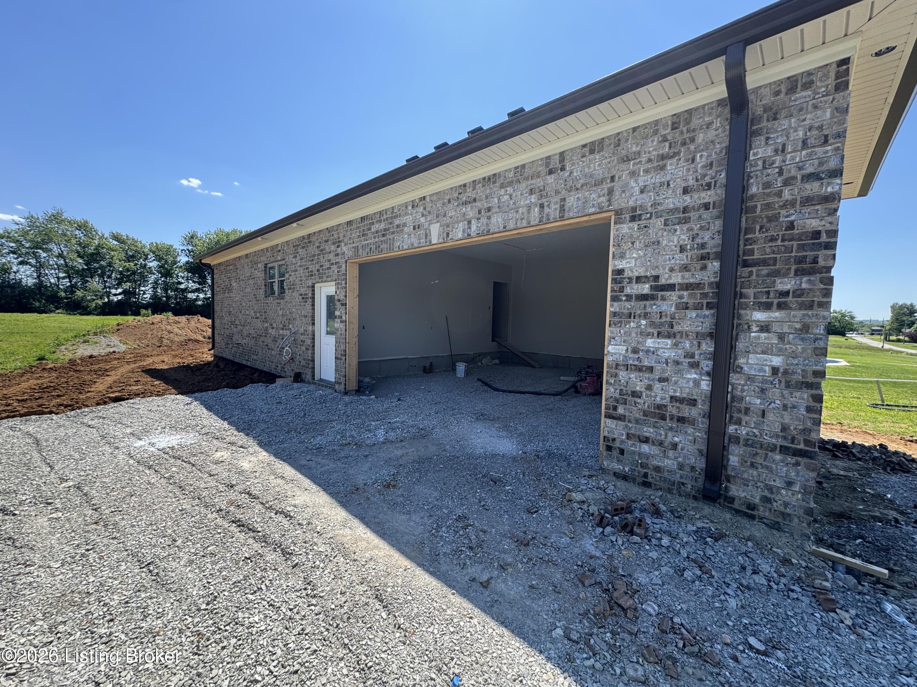 381 Robin Way Property Photo 8