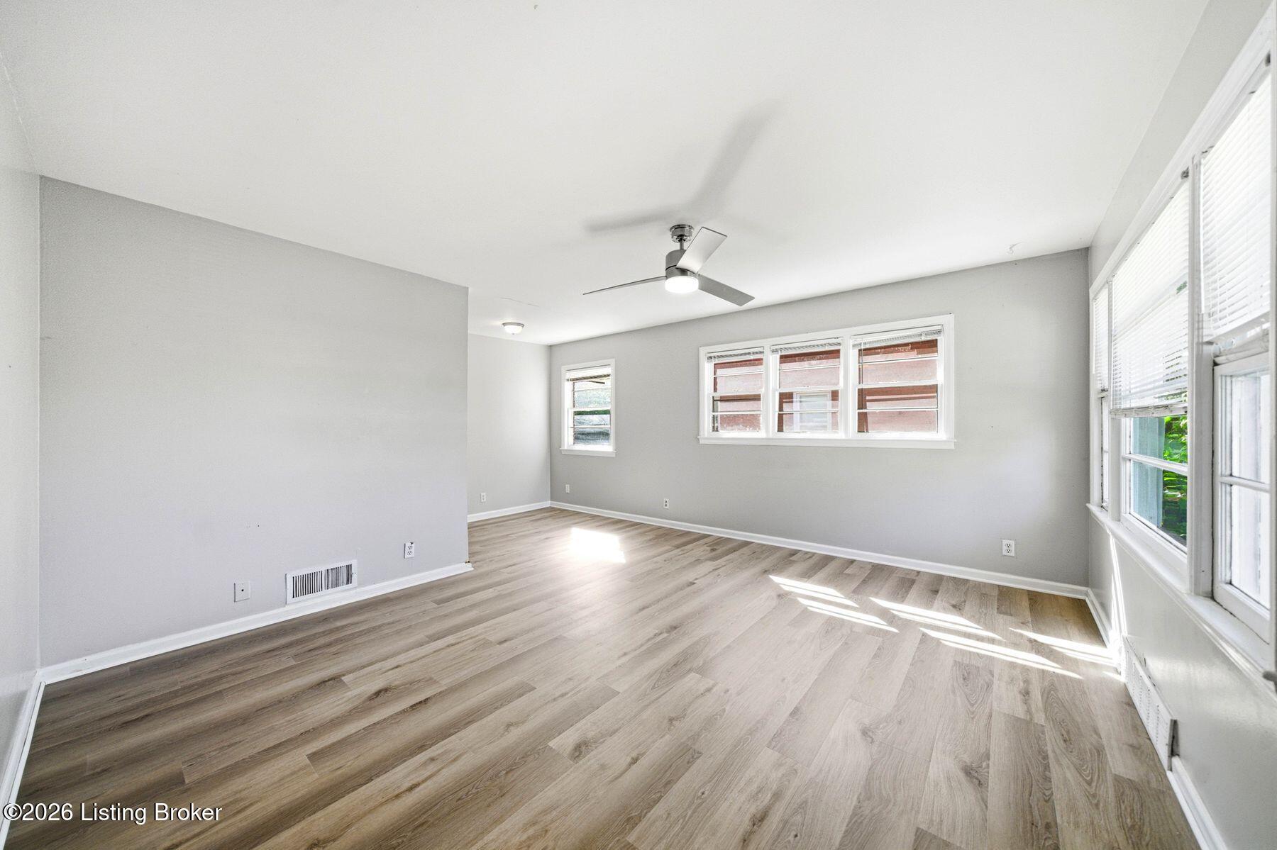 3021 Wedgewood Way Property Photo 4