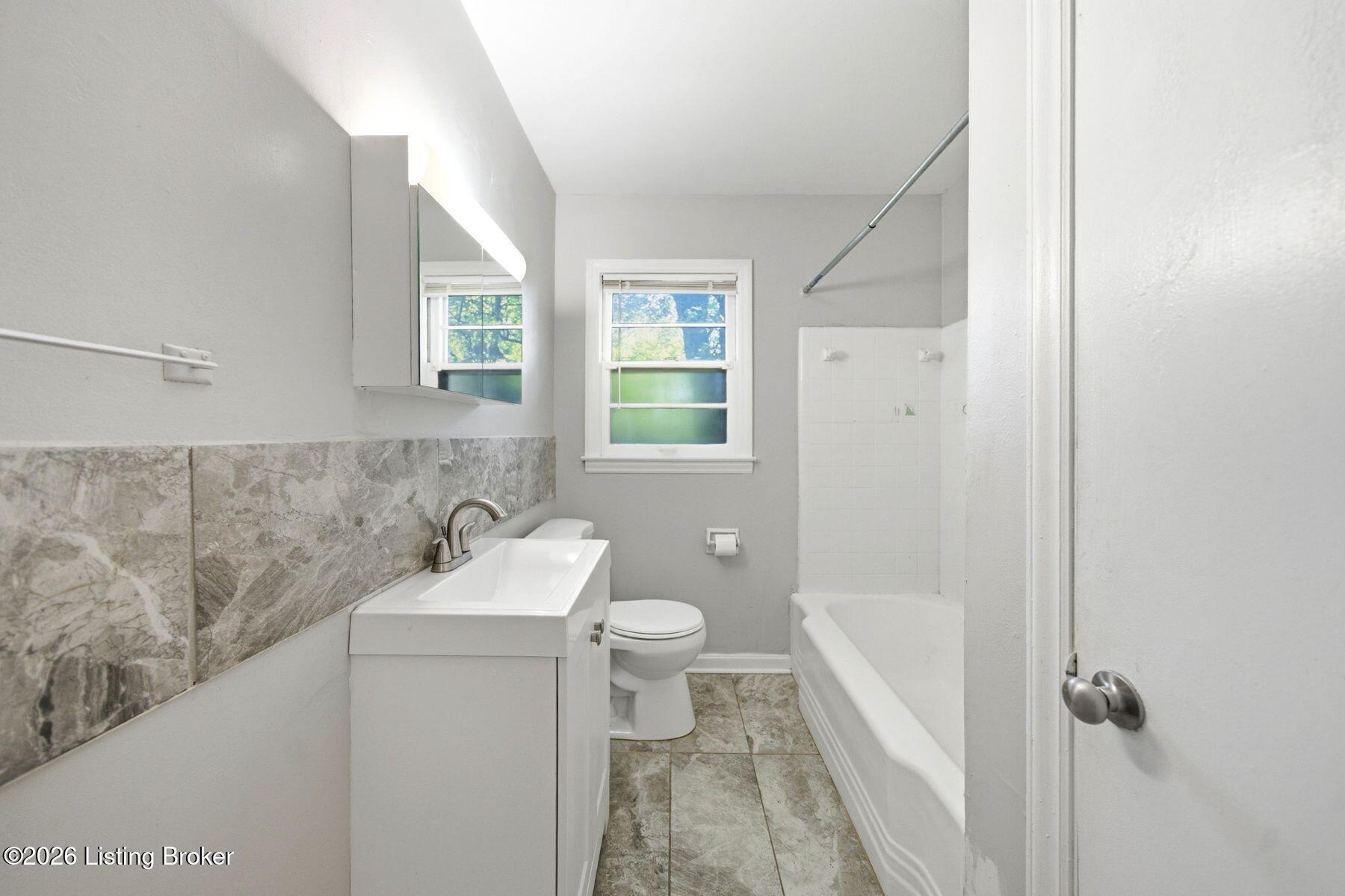 3021 Wedgewood Way Property Photo 10