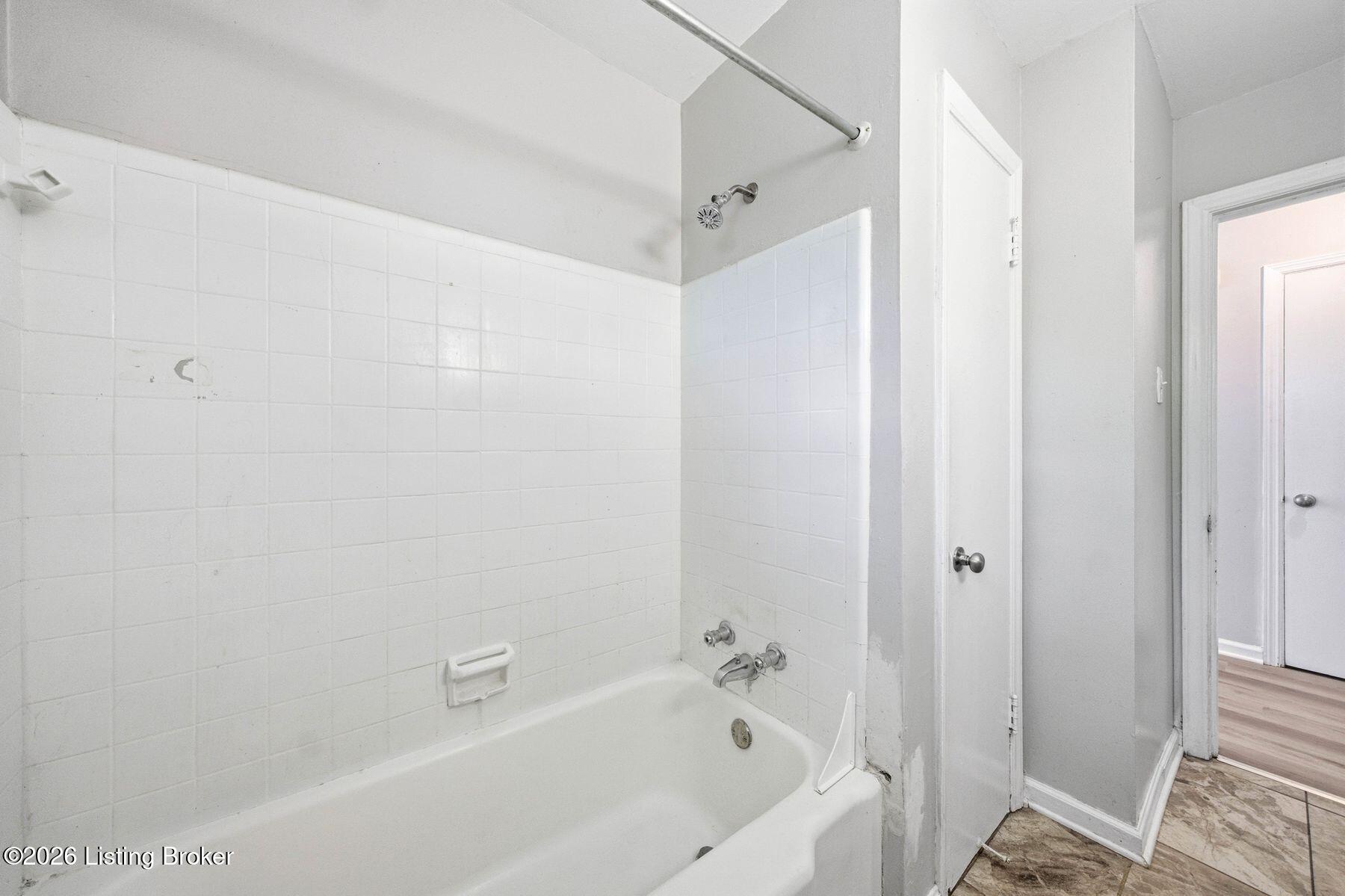 3021 Wedgewood Way Property Photo 12
