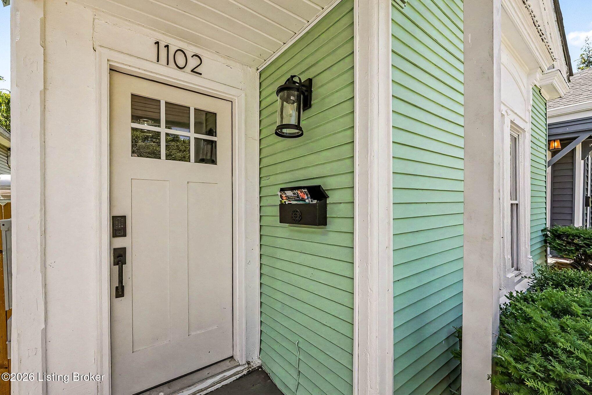 1102 E Saint Catherine St Property Photo 3