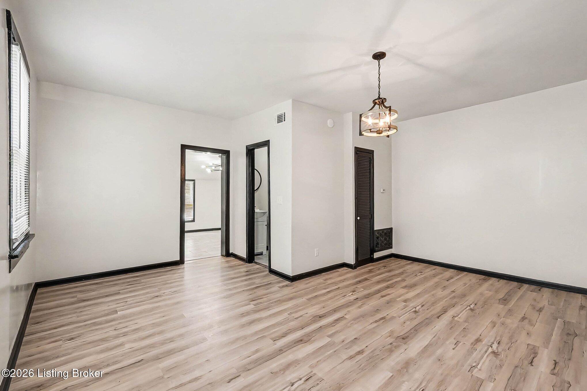 1102 E Saint Catherine St Property Photo 4