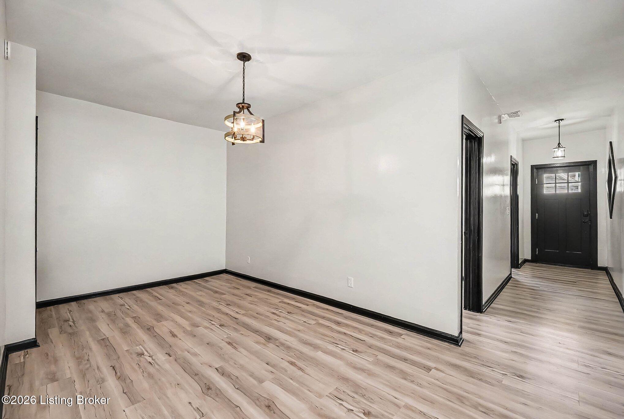 1102 E Saint Catherine St Property Photo 5