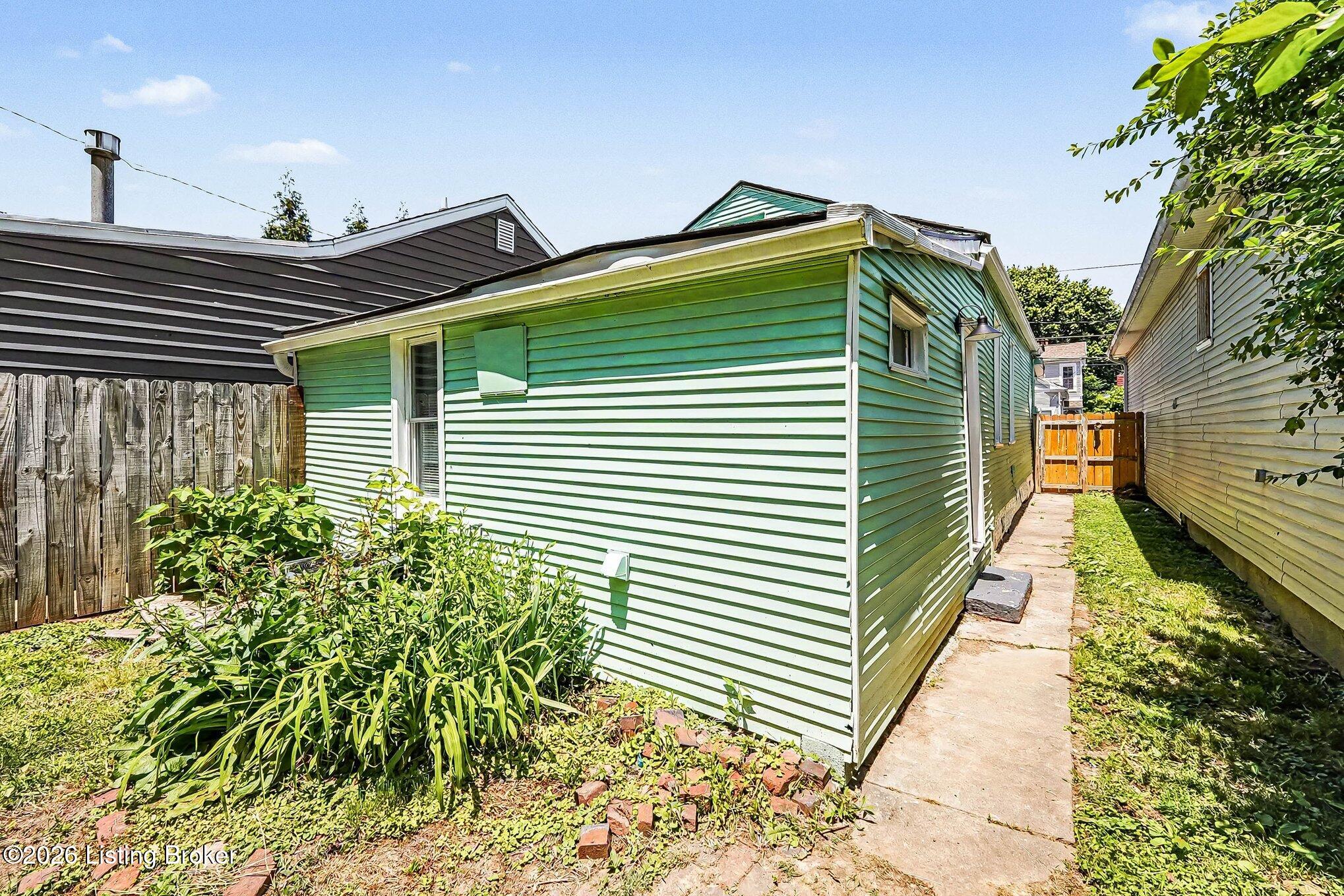 1102 E Saint Catherine St Property Photo 20