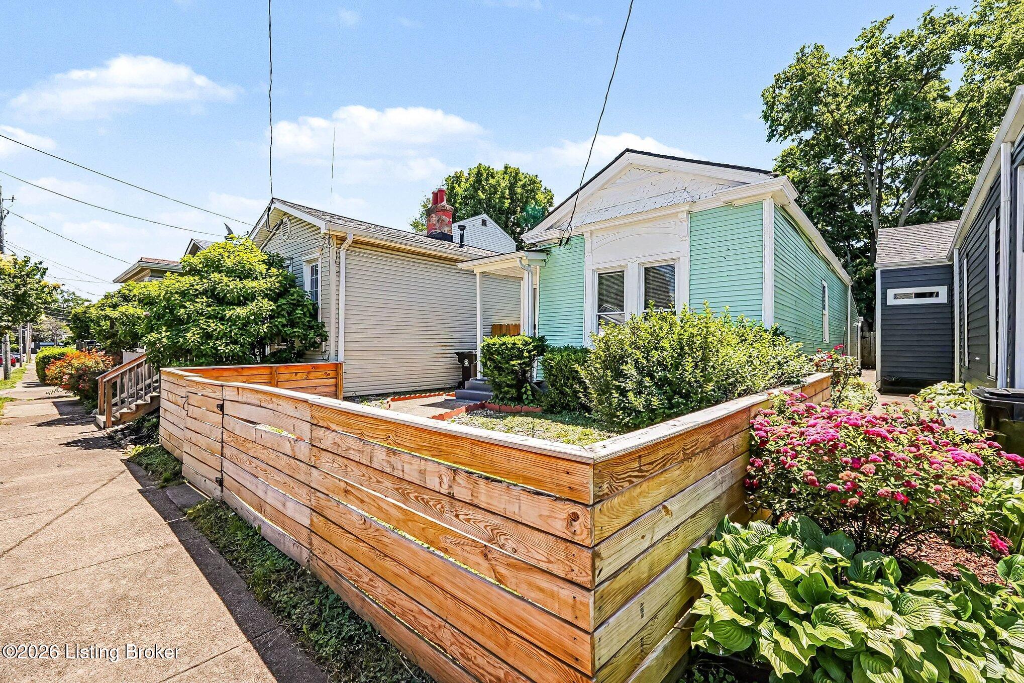 1102 E Saint Catherine St Property Photo 21