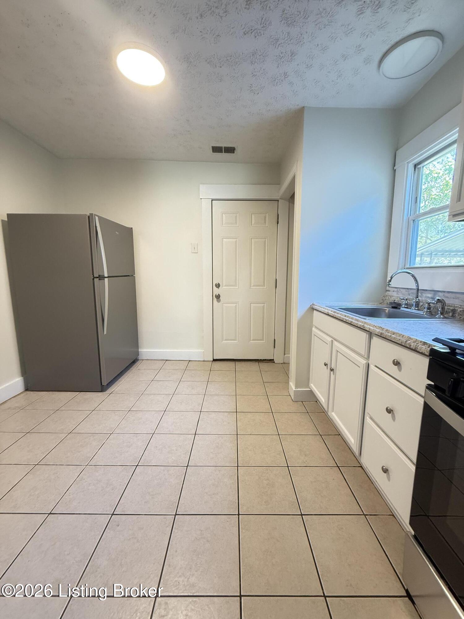 1111 Dresden Ave Property Photo 4
