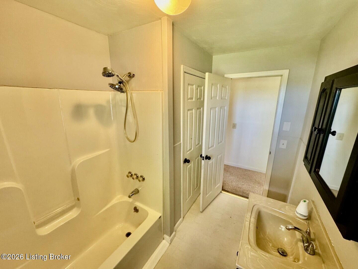 5464 Mackville Rd Property Photo 9