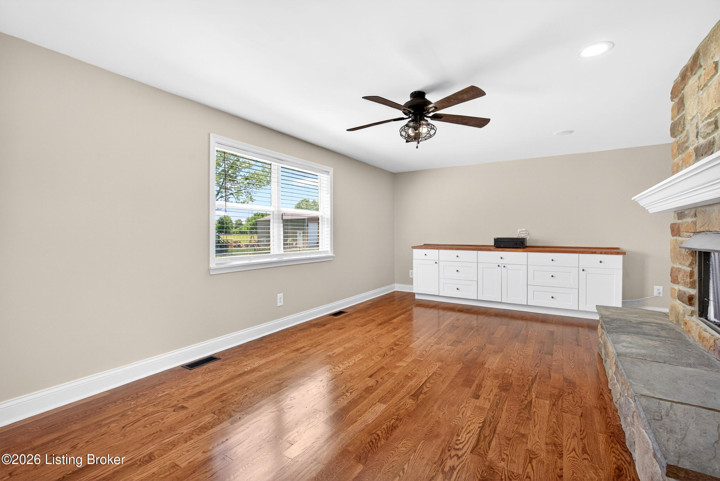 376 Gene St Property Photo 14