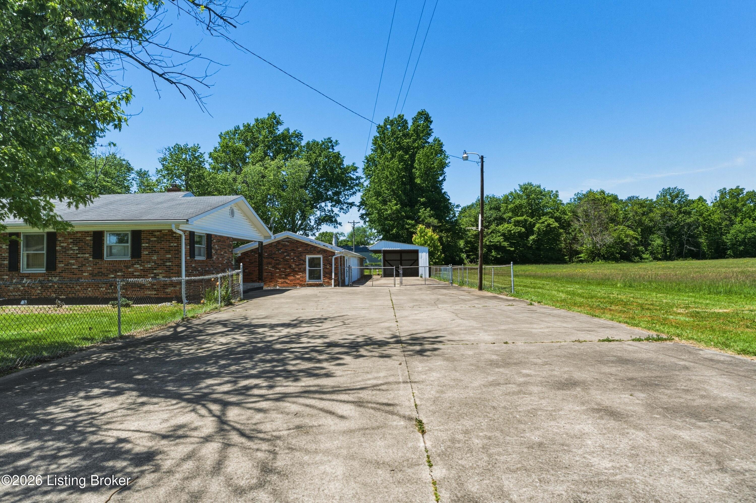 1545 Greenbriar Rd Property Photo 4