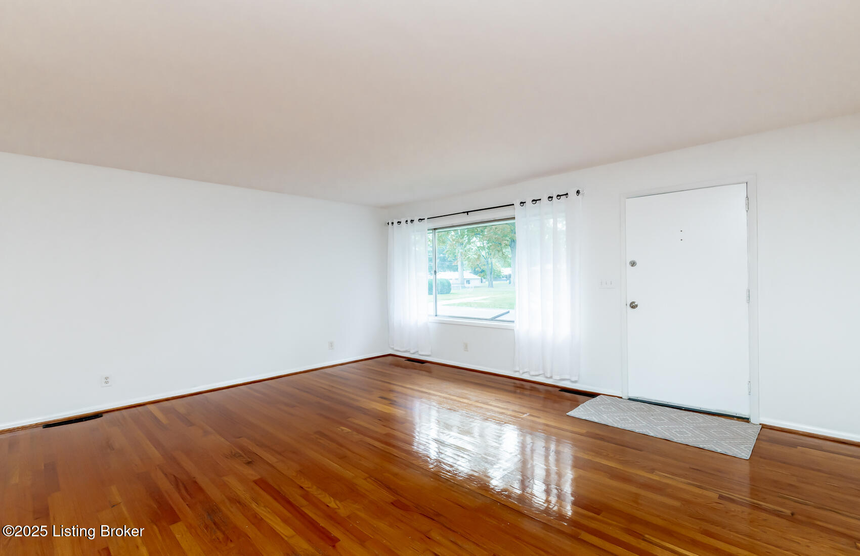 3023 Leman Dr Property Photo 2