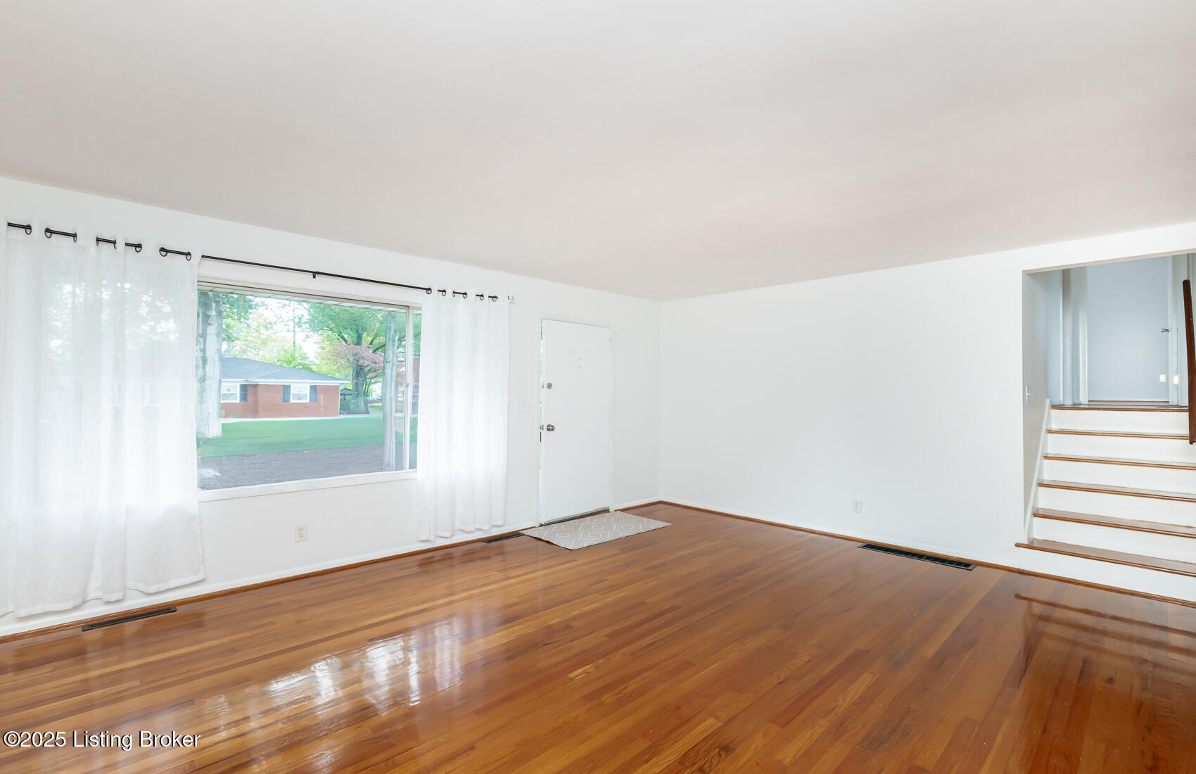 3023 Leman Dr Property Photo 3