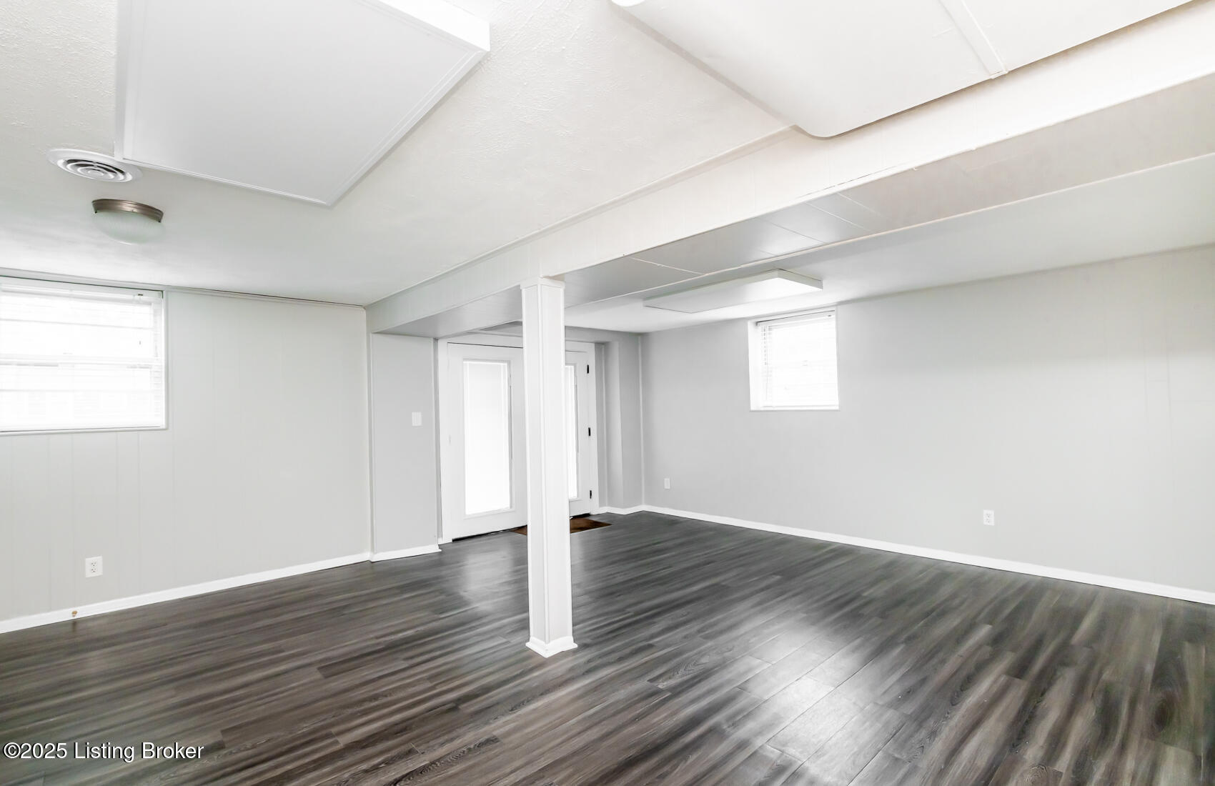 3023 Leman Dr Property Photo 24