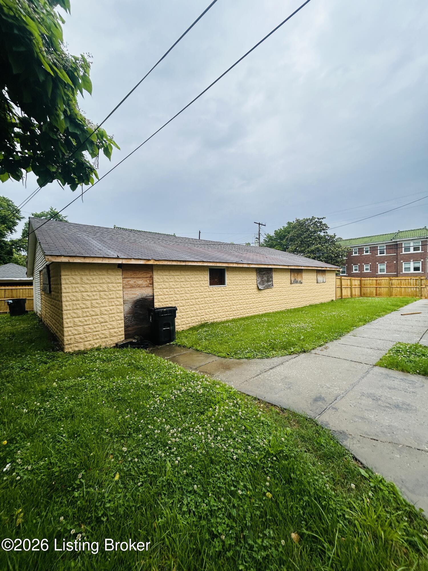 3617 W Broadway Property Photo 4